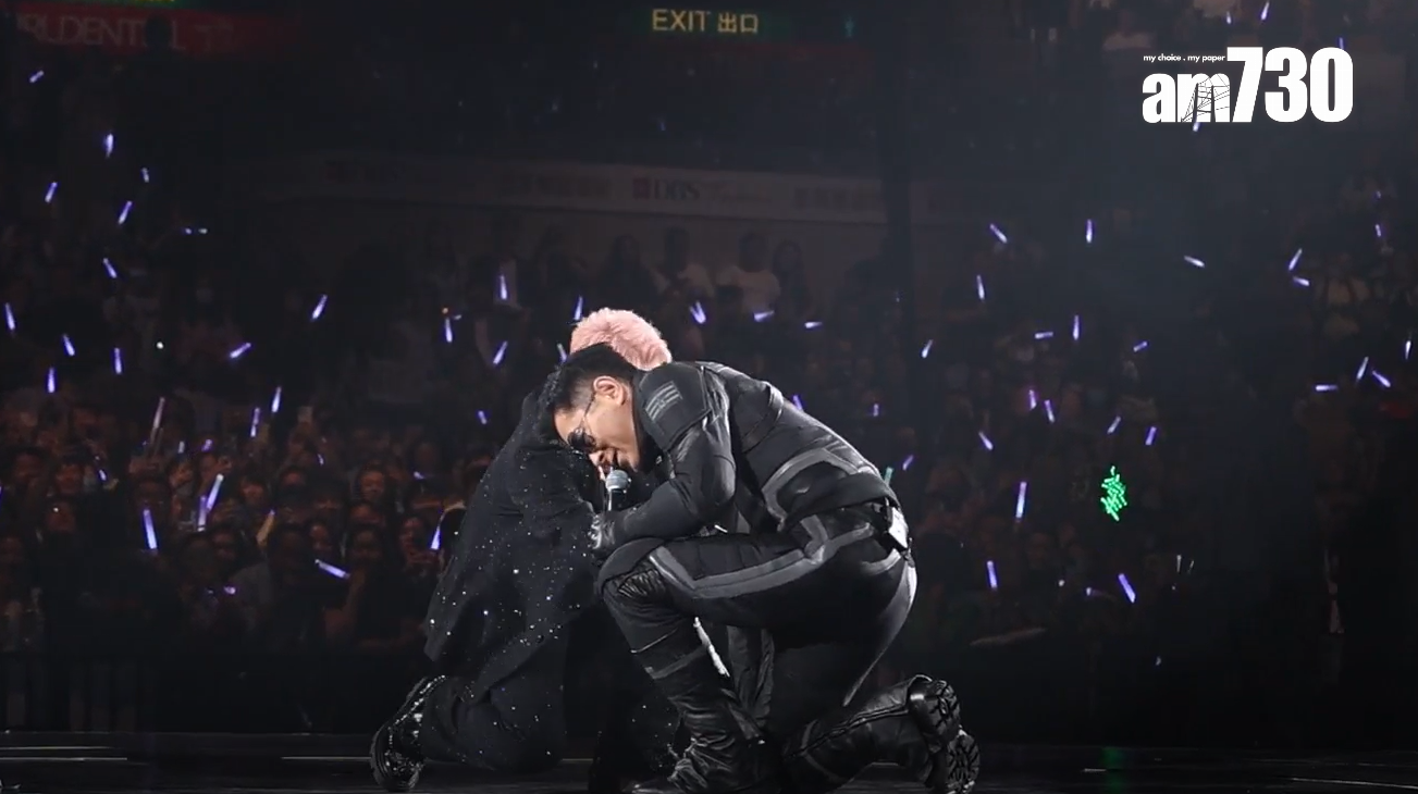 古天龍突然向林峯跪低並謂︰「項太傅嚟遲咗!」