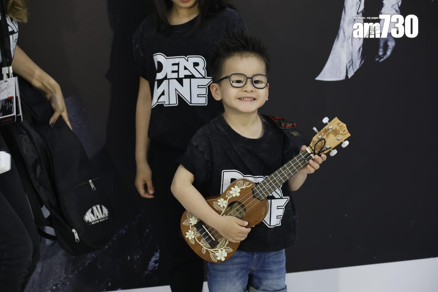 Tim兒子Tristan面對傳媒毫不怯場,相當可愛。 (林俊源攝)