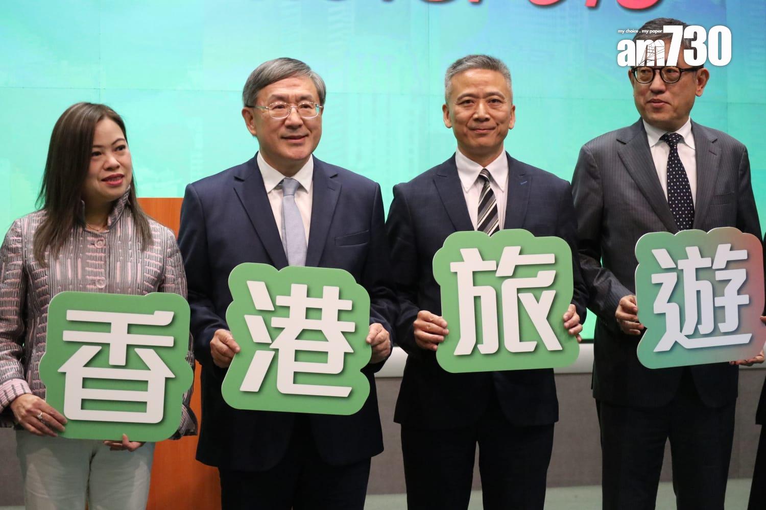 政務司副司長卓永興聯同文化體育及旅遊局局長羅淑佩公布發展旅遊熱點工作組將推行的項目 (鍾式明攝)