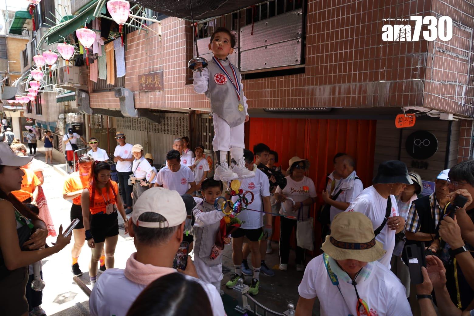 飄色巡遊於下午1時30開始。(鍾式明攝)