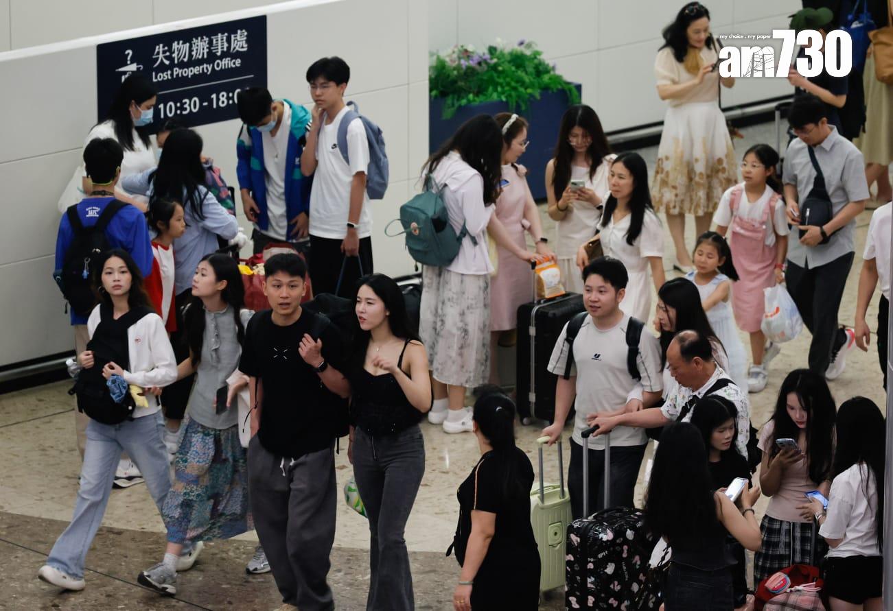 高鐵西龍站有不少旅客。(蘇文傑攝)