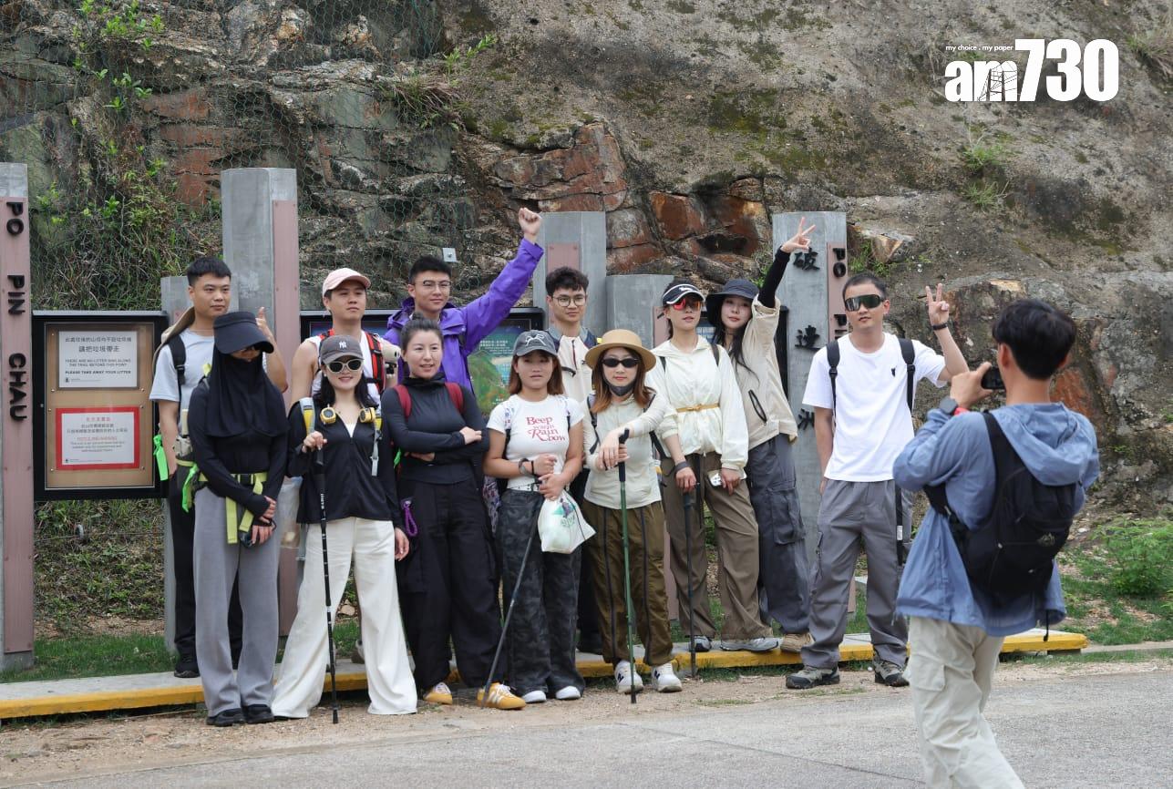 萬宜水庫東壩成為旅客深度遊的熱門地點。(吳康琦攝)