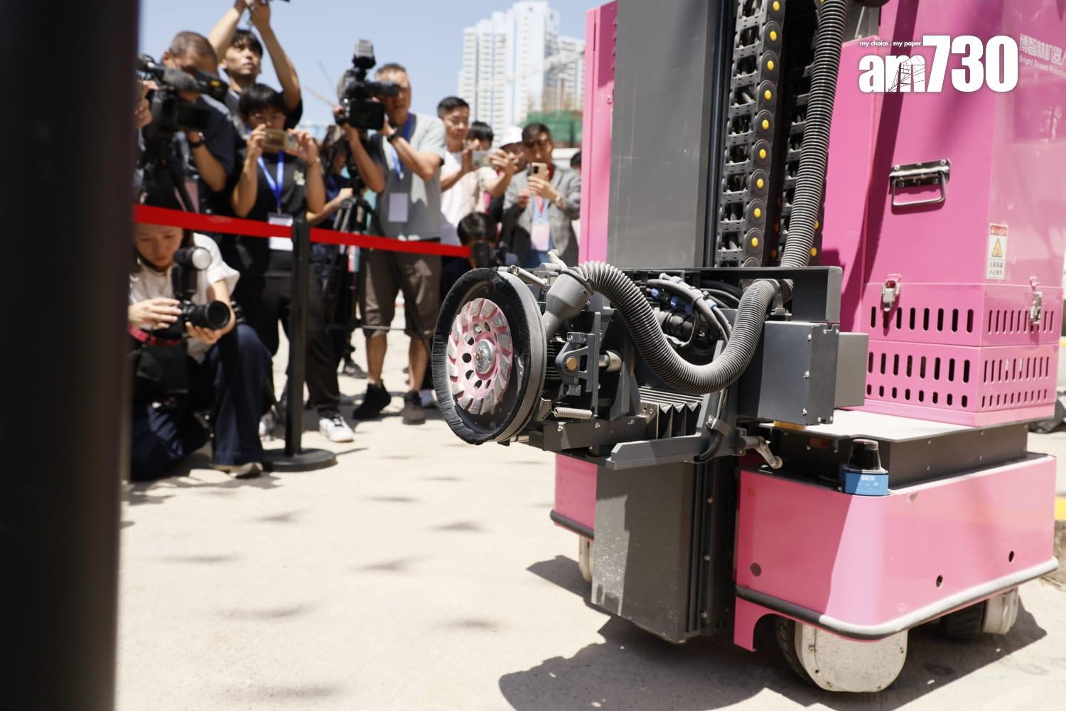 混凝土內牆打磨機械人。(林俊源攝)