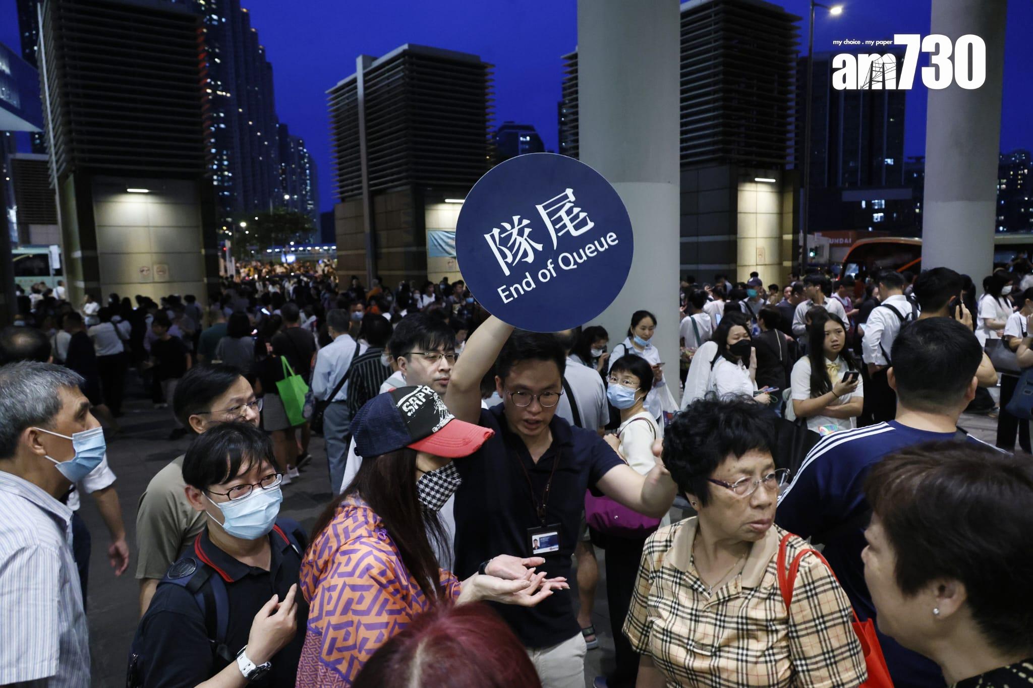 港鐵將軍澳綫停駛|乘客需轉乘免費接駁巴士或尋找替代交通工具。(資料圖片/林源俊攝)