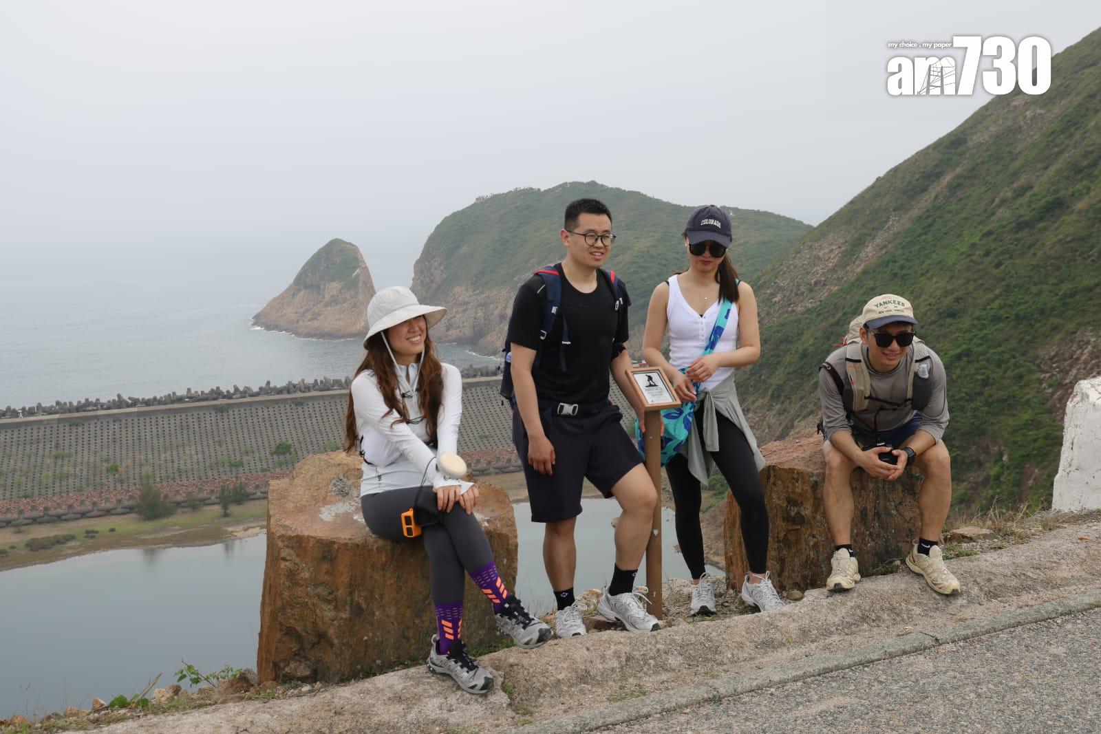 萬宜水庫東壩成為旅客深度遊的熱門地點。(吳康琦攝)