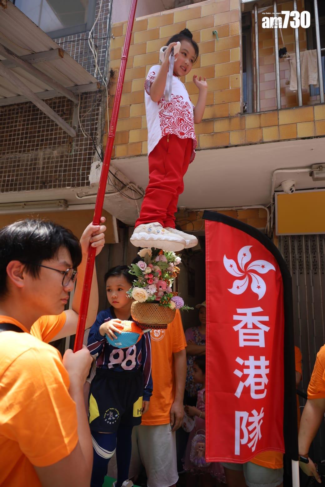 飄色巡遊於下午1時30開始。(鍾式明攝)