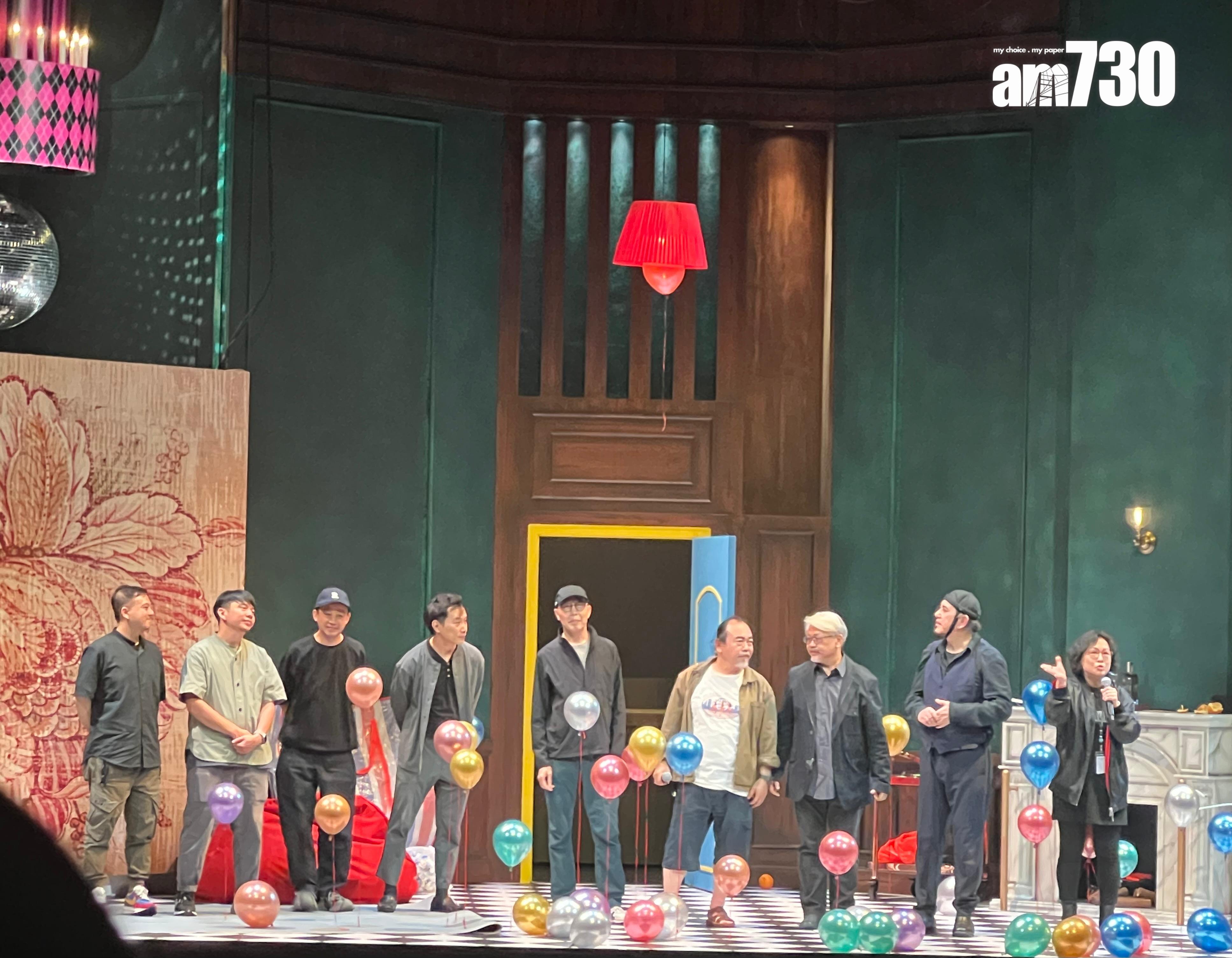 謝幕時,黃秋生和陳淑儀邀請編劇潘惠森、導演李國威和監製張珮華一起到台上與觀眾見面。 (娛樂組攝)