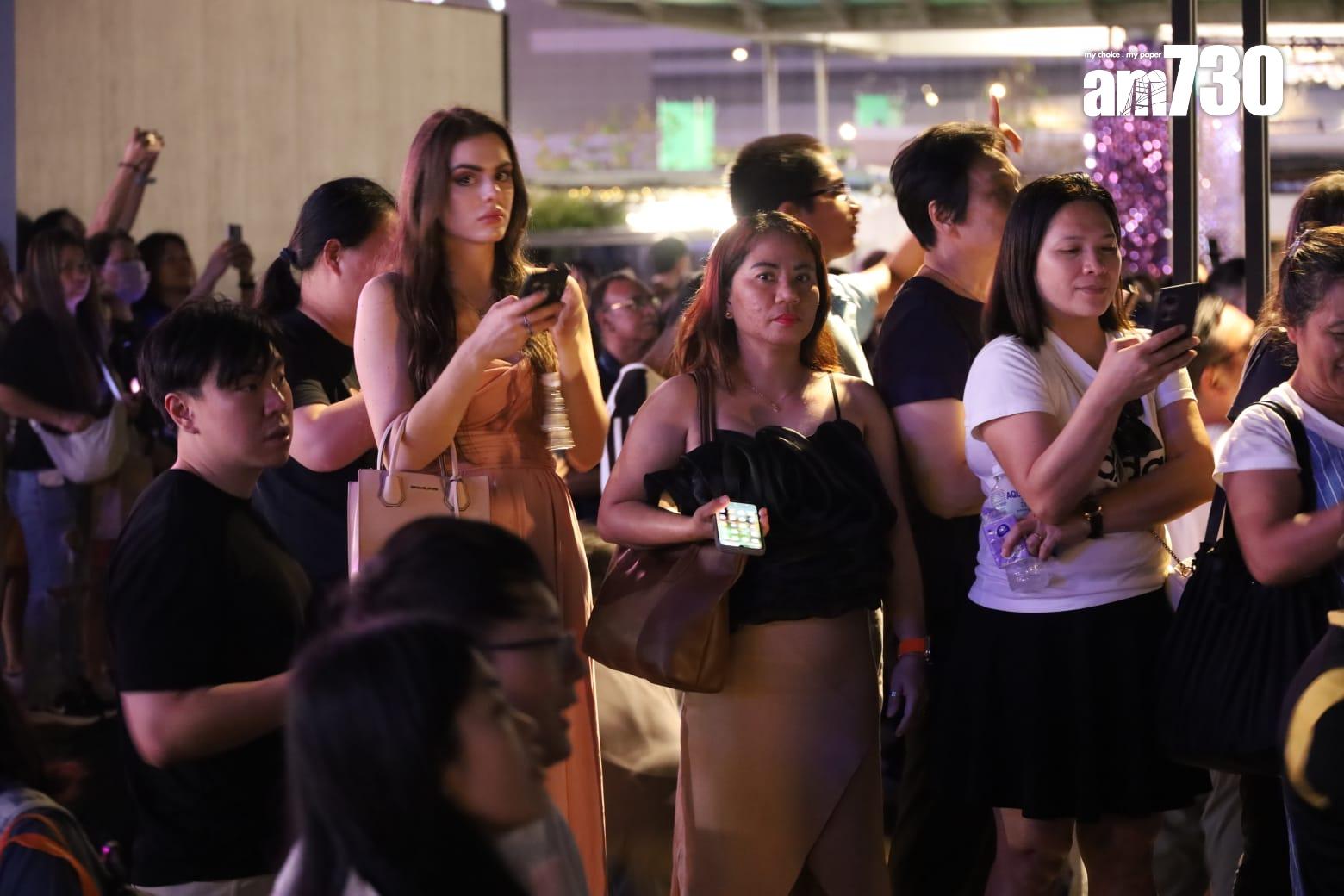 旅發局非遺節慶無人機表演,大批市民及遊客到場觀賞。(鍾式明攝)