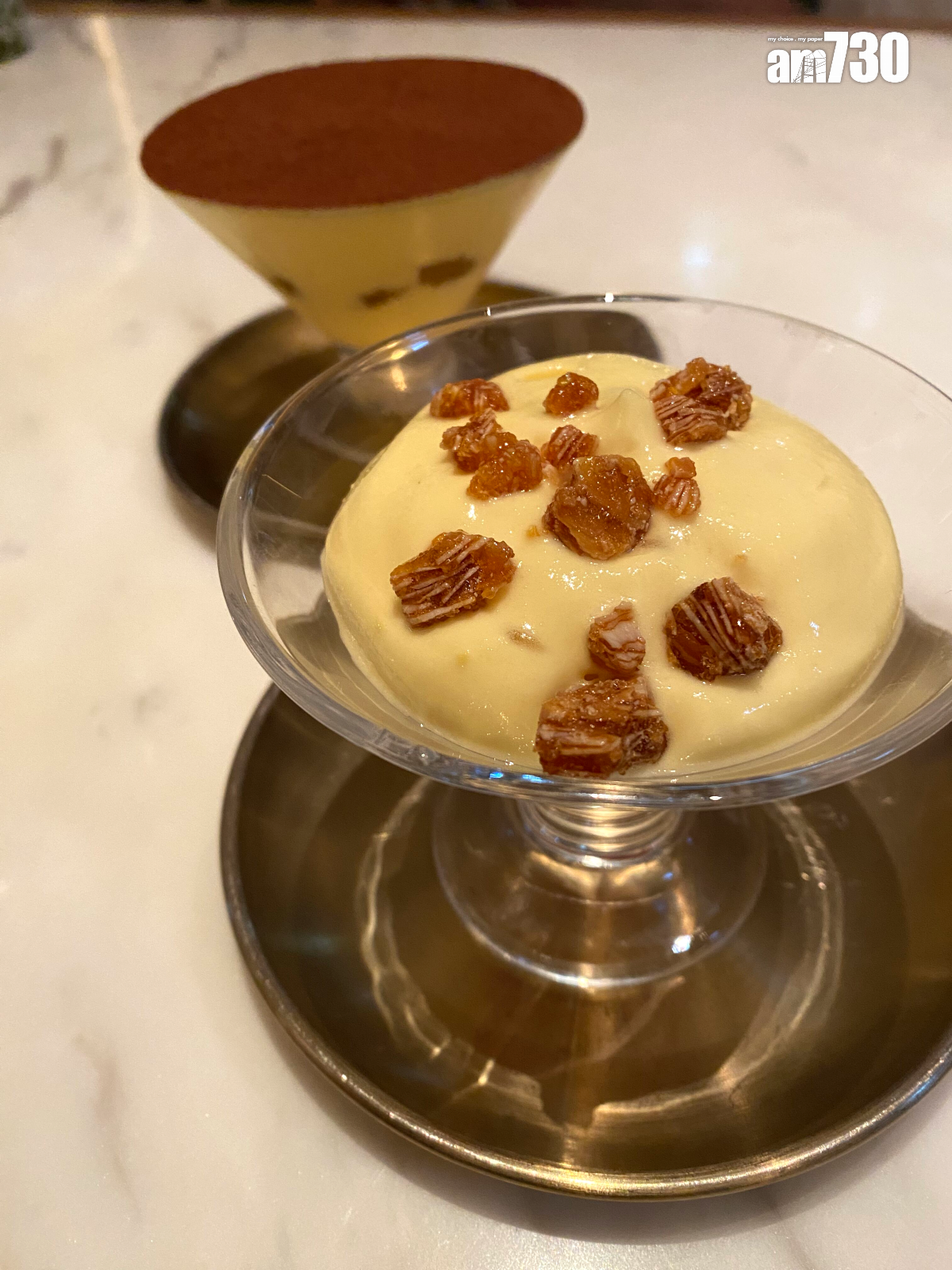 新鮮紅桑子配百香果泡沫及焦糖杏仁$90 泡沫酸甜入口即融,焦糖杏仁香脆。