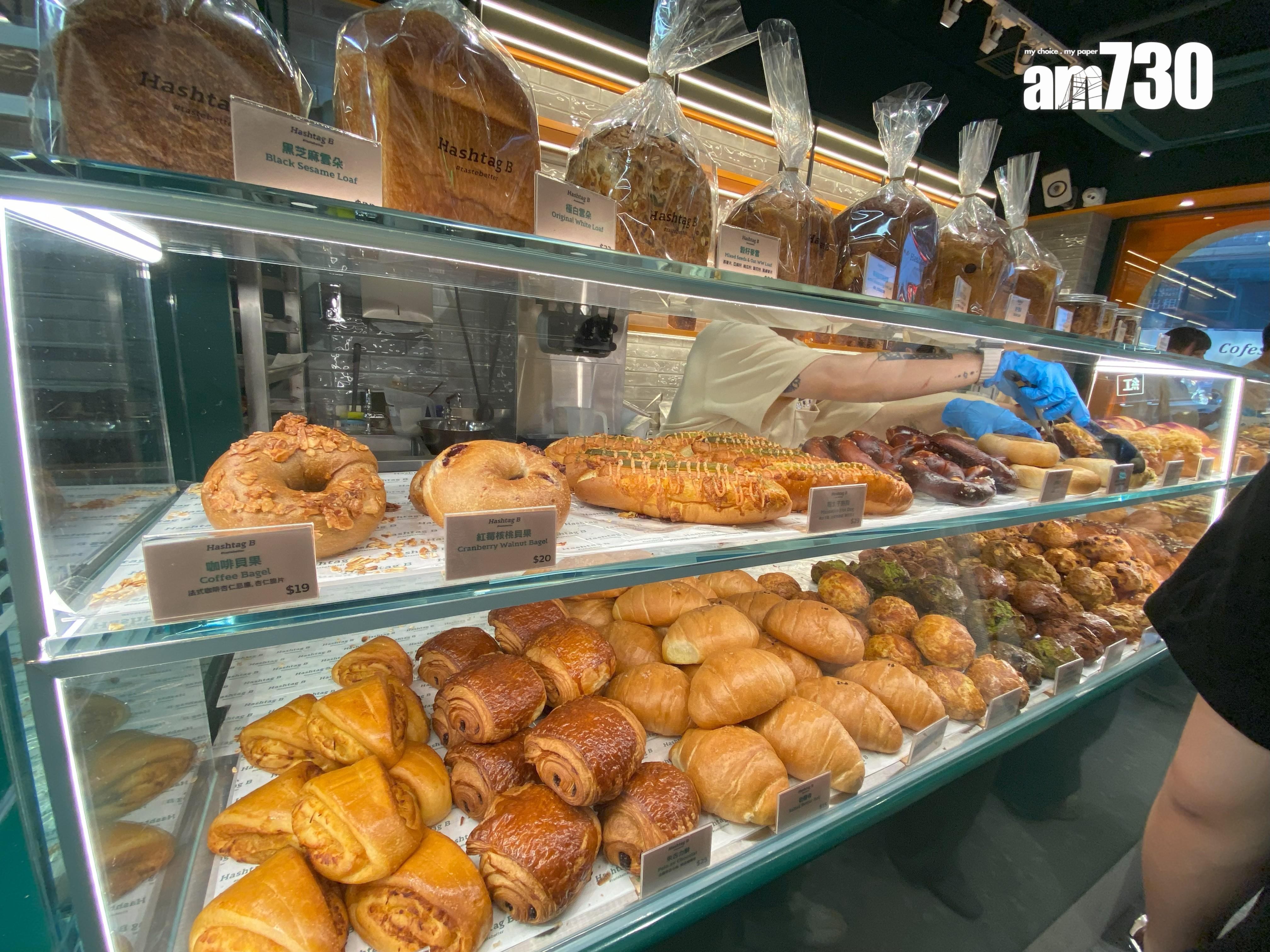 旺角店的產品由店員替客人拿取。