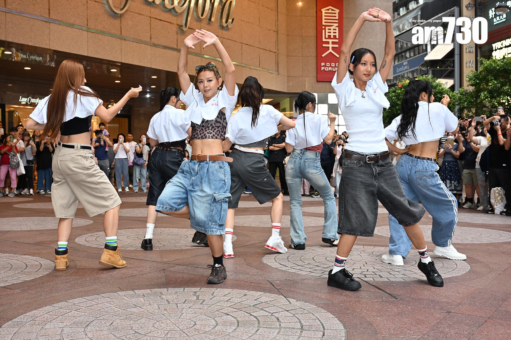 COLLAR快閃跳唱《暴走女團》,大批粉絲守候,場面墟冚。(娛樂組攝)