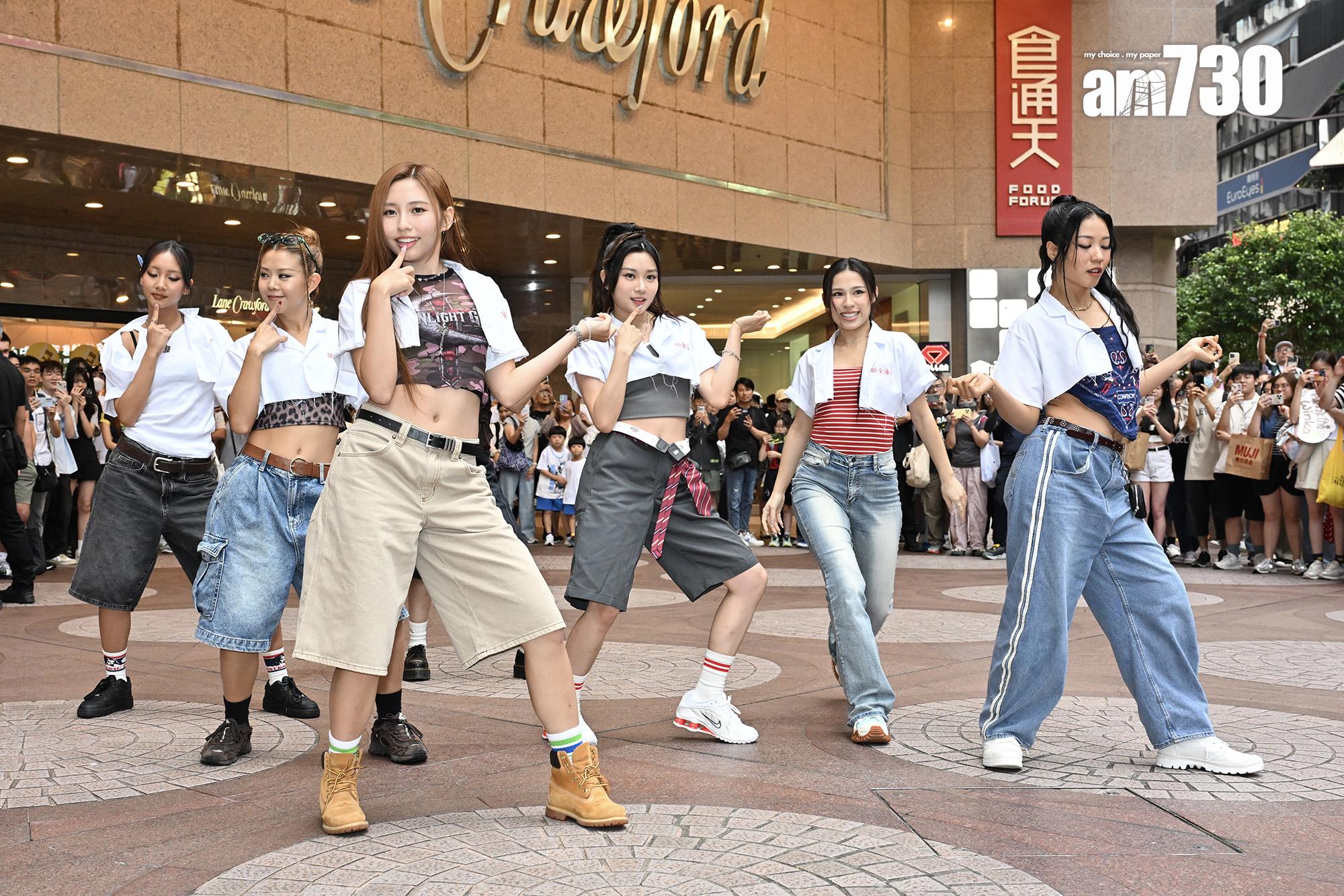 COLLAR快閃跳唱《暴走女團》,大批粉絲守候,場面墟冚。(娛樂組攝)