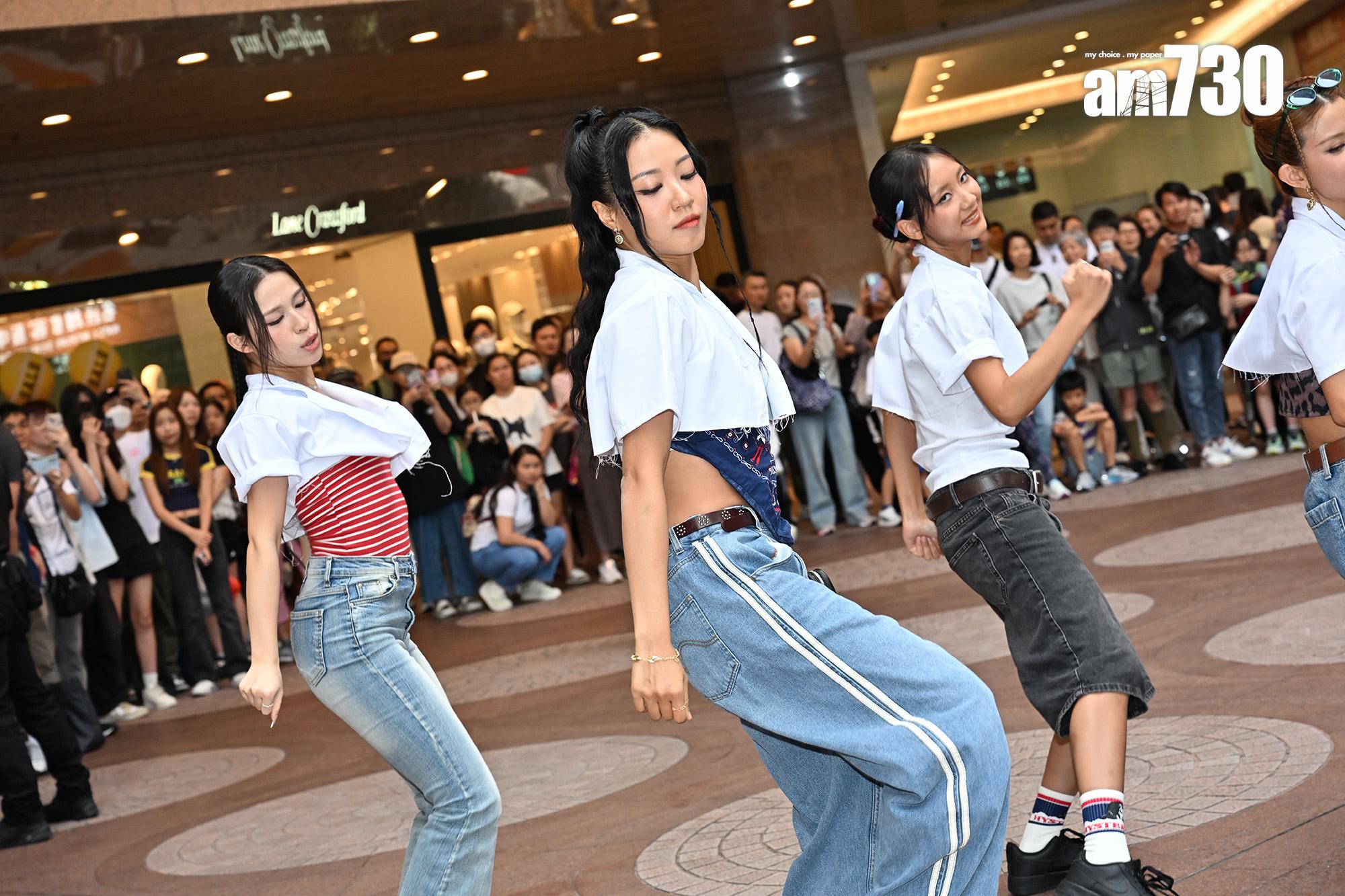 COLLAR快閃跳唱《暴走女團》,大批粉絲守候,場面墟冚。(娛樂組攝)