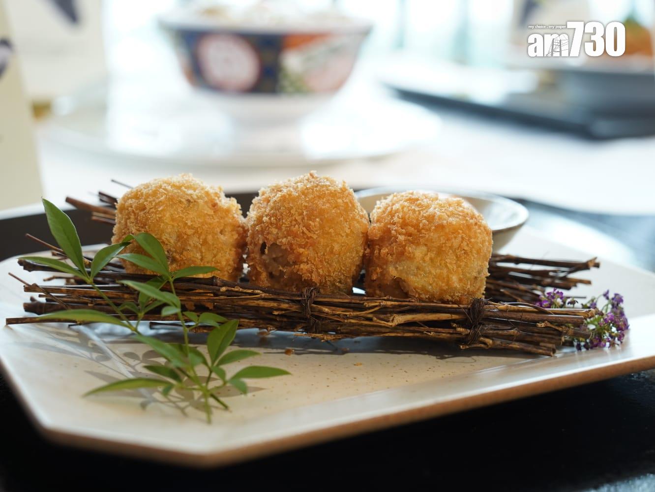 壽喜燒牛野球(元氣壽司)用上壽司飯、壽喜燒風味牛肉及牛舌邊角切料,加入蛋黃炸至酥脆。(歐迪栢攝)