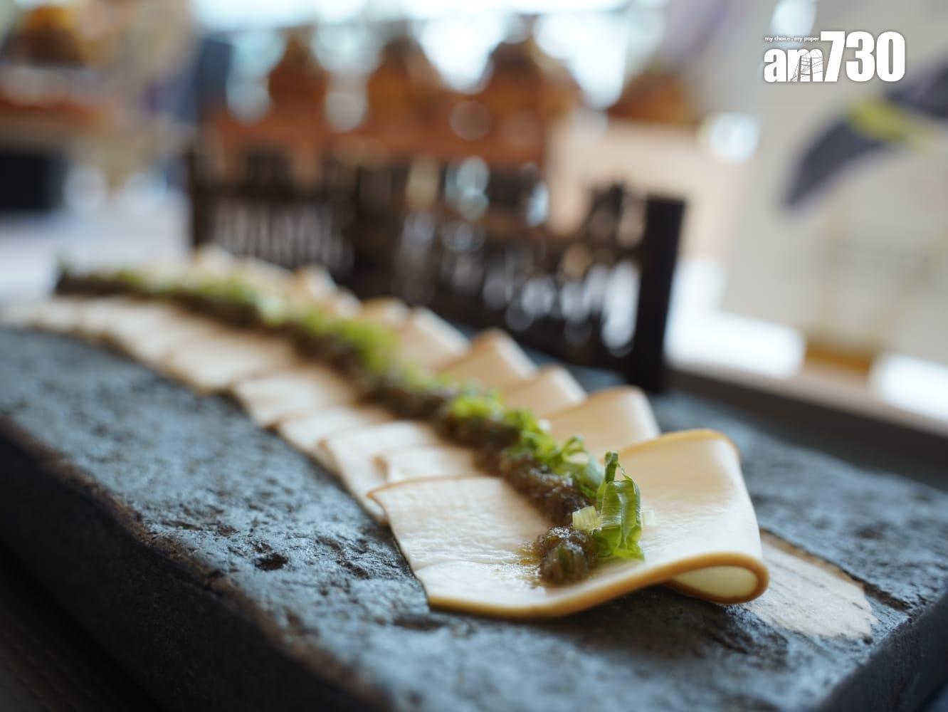 牛舌鹽蔥醬(日式連鎖餐飲)以牛舌及蔬菜邊角切料,經調味後配以自家製醬汁,幾滋味。(歐迪栢攝)