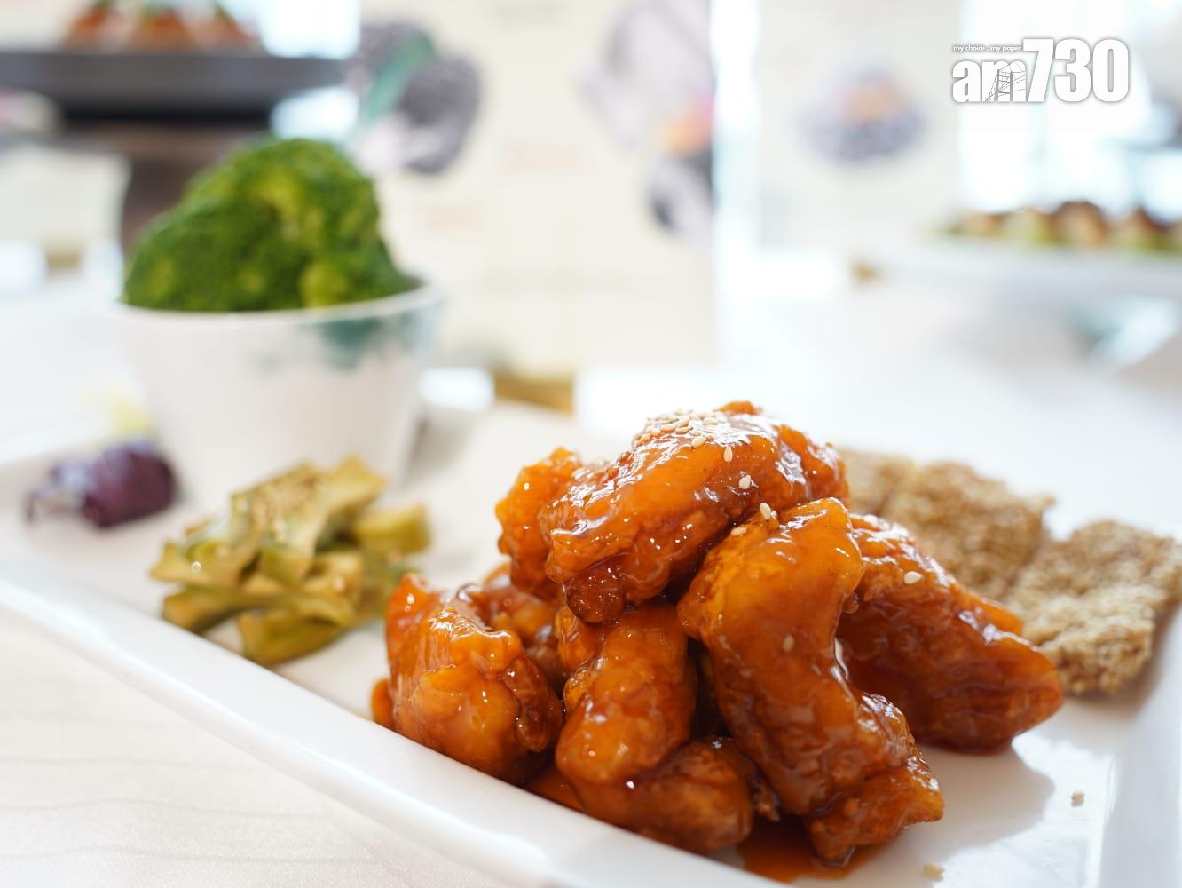 醬漬西蘭花莖、西蘭花、酸甜芝麻雞、脆炸芝麻雞皮。(美心皇宮指定分店)記者推介醬漬西蘭花莖,質感味道均似醃蘿蔔,爽口開胃。(歐迪栢攝)