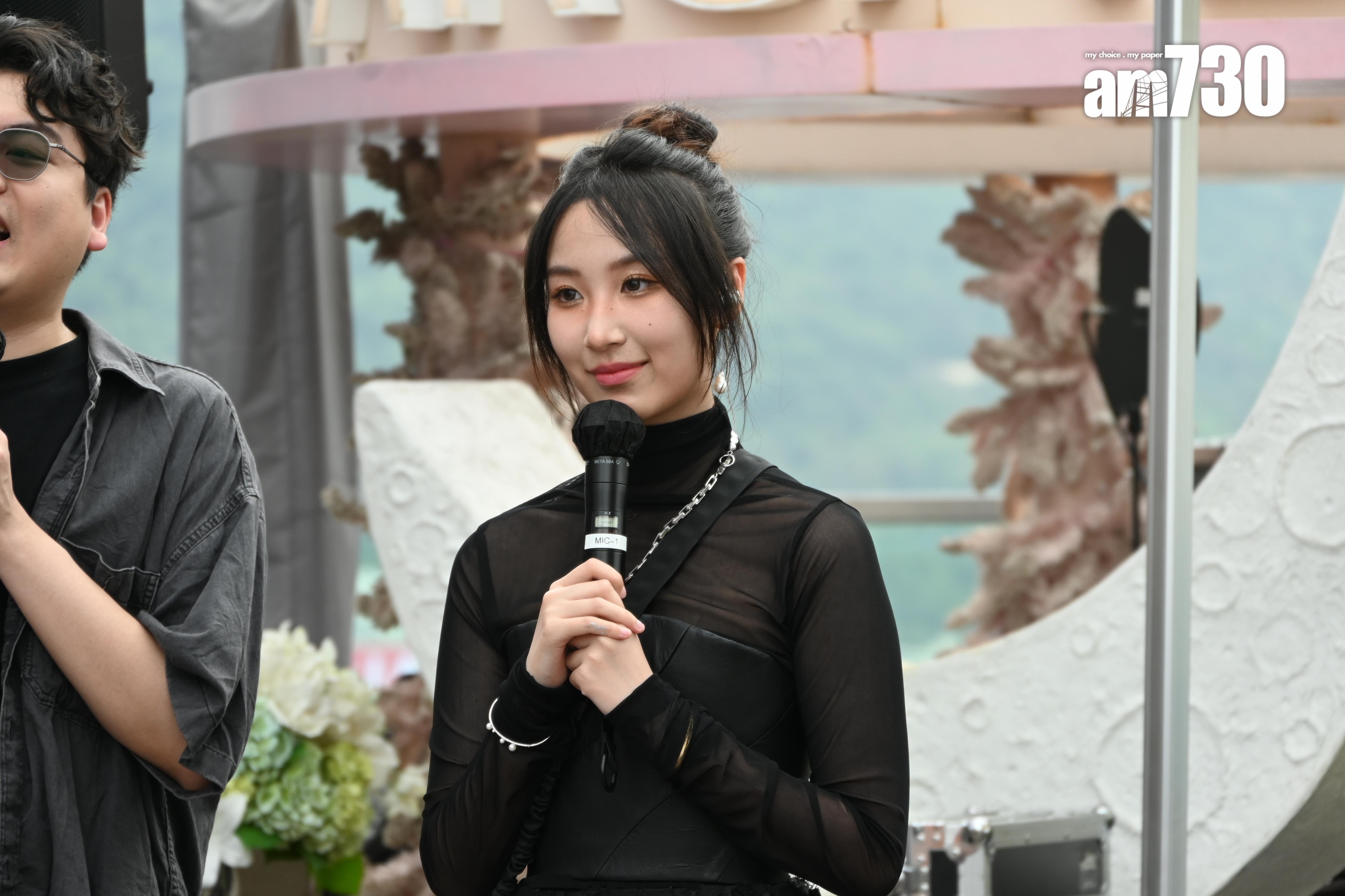 Windy在簽唱會上獻唱多首自己的作品以及挑戰唱Tori Kelly的《Language》。(娛樂組攝)