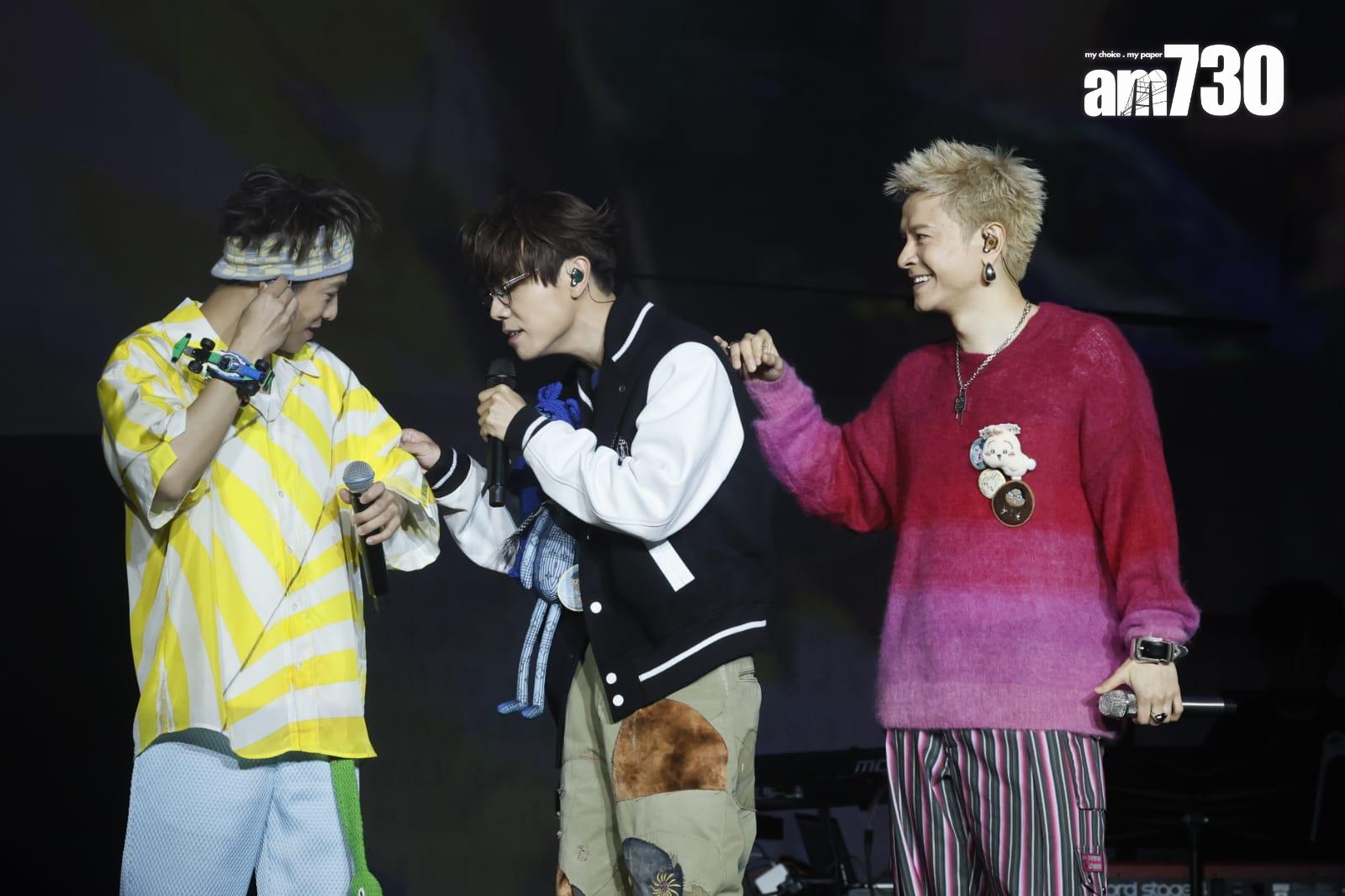 林家謙、洪嘉豪和陳健安唱《黑玻璃》時,搞笑地扮揸車。(蘇文傑攝)