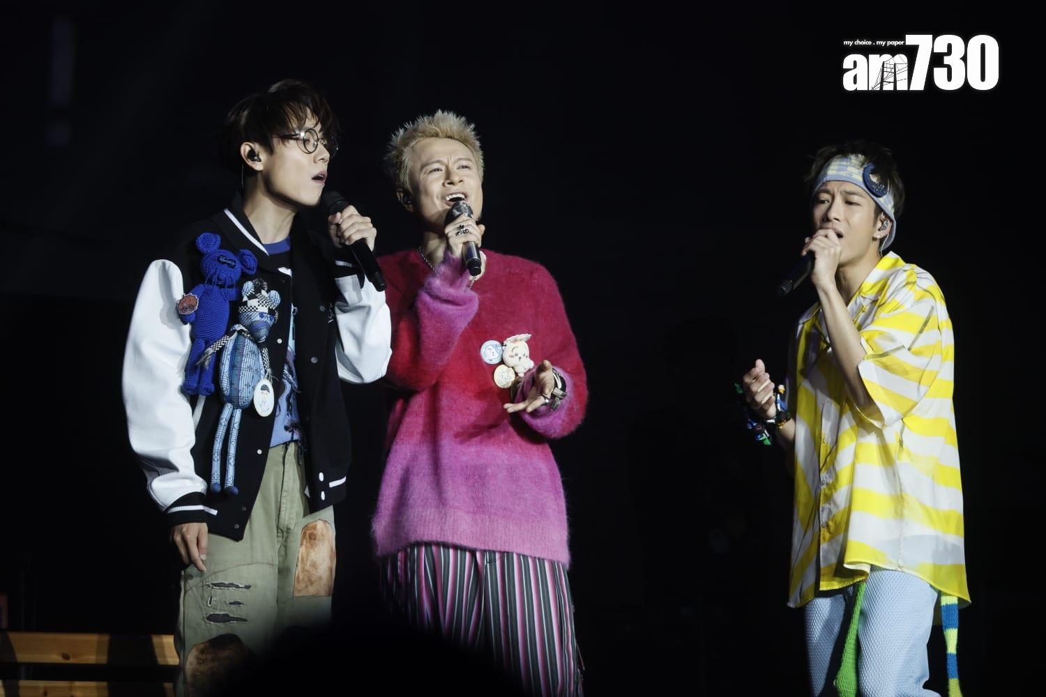 林家謙、洪嘉豪和陳健安唱《黑玻璃》時,搞笑地扮揸車。(蘇文傑攝)