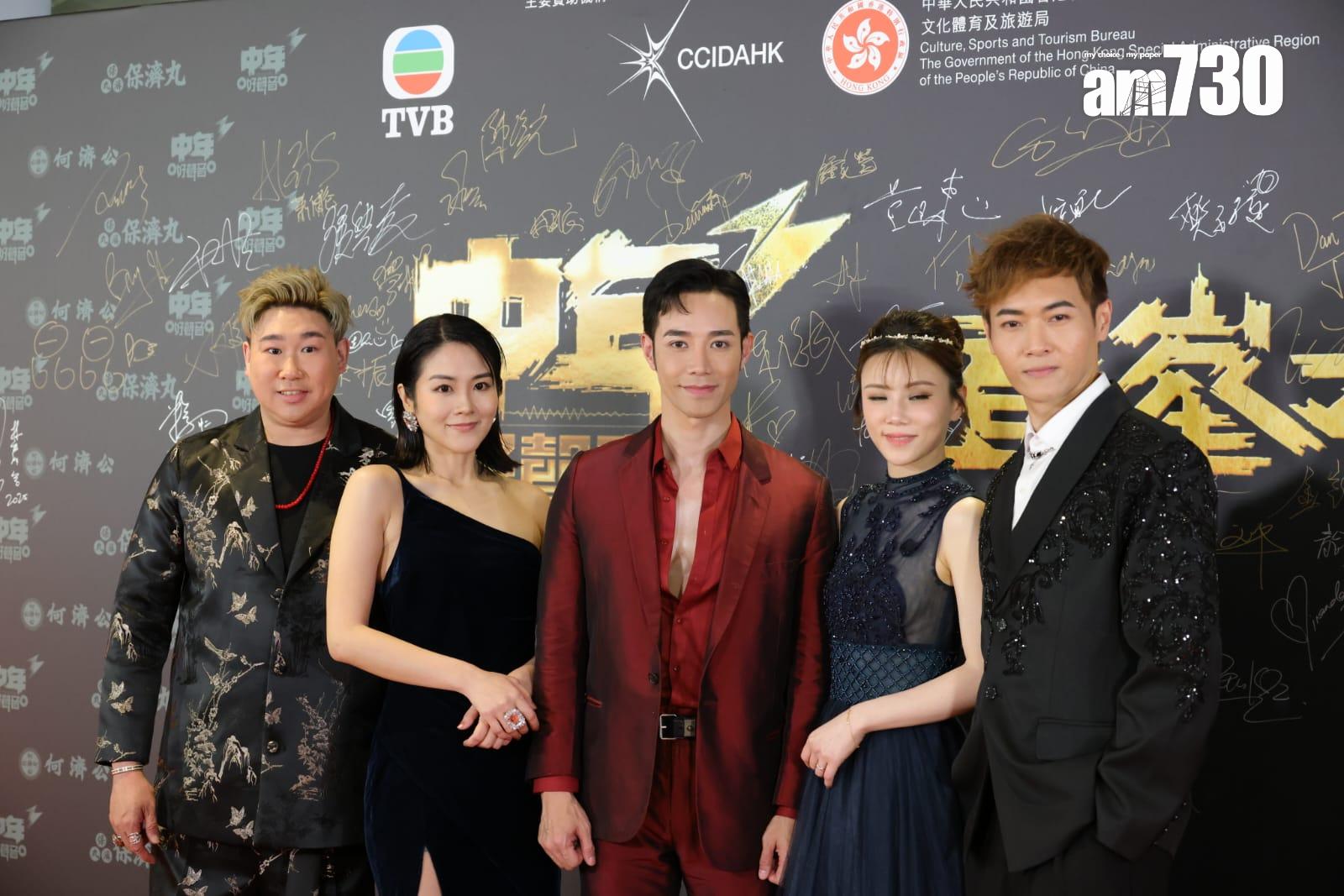 李創偉(中)真空上陣穿西裝。(吳康琦攝)