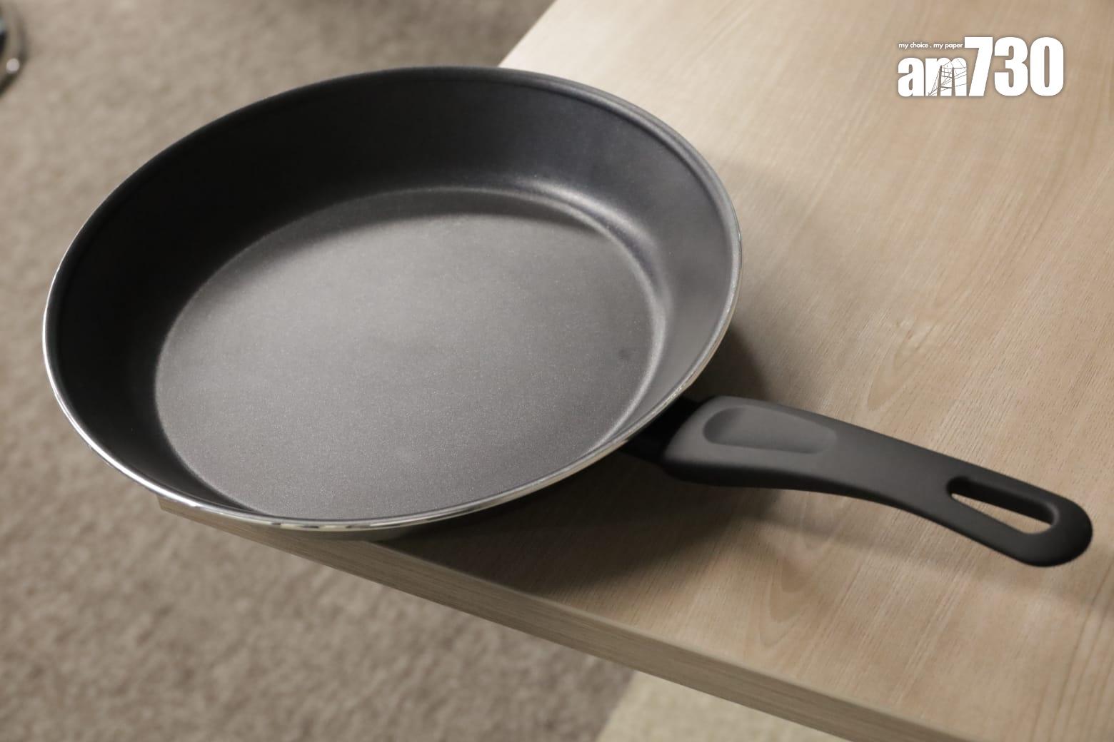 8款易潔鑊樣本總評獲5分,最平IKEA僅售130元。(鍾式明攝)