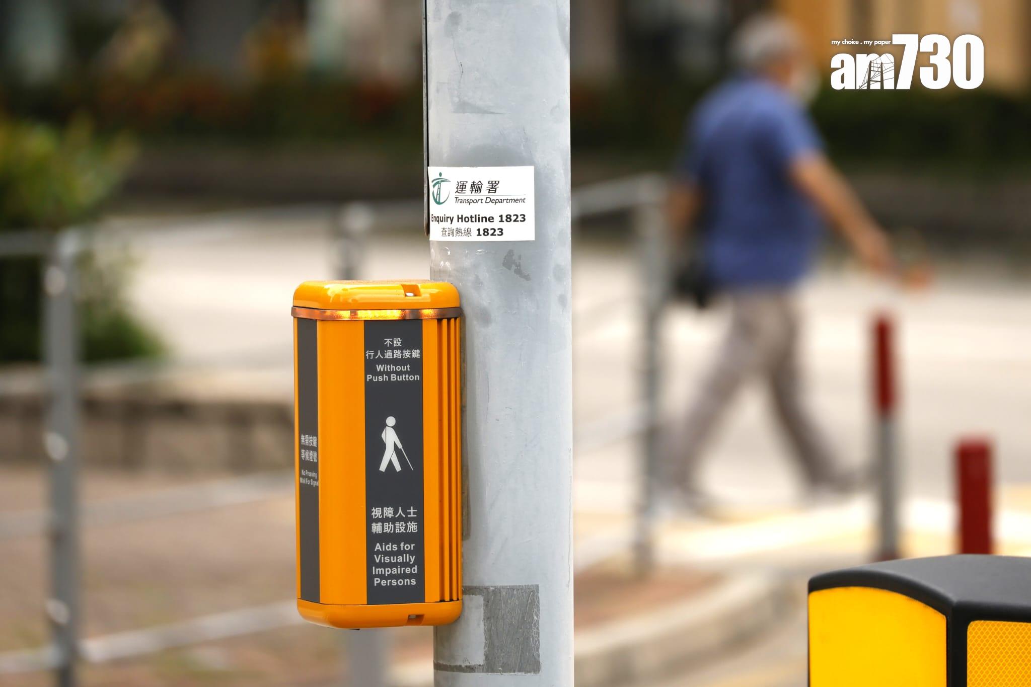 新裝置分別由黃色和藍色,以及黃色和灰色組成。(林俊源攝)