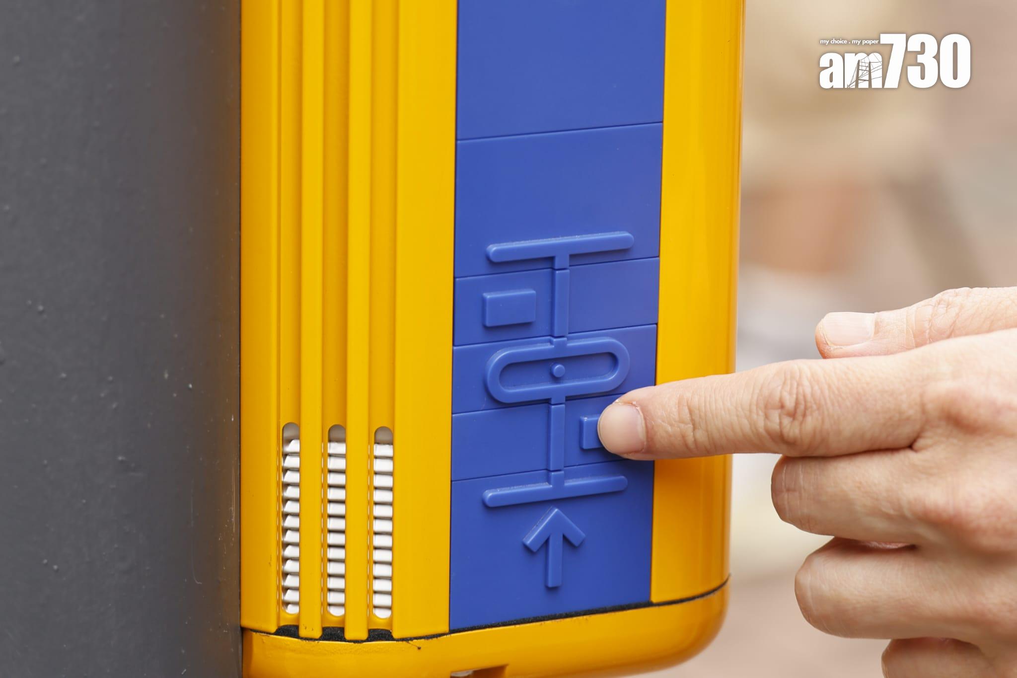 摸讀地圖為視障人士提供過路處的布局資訊。(林俊源攝)