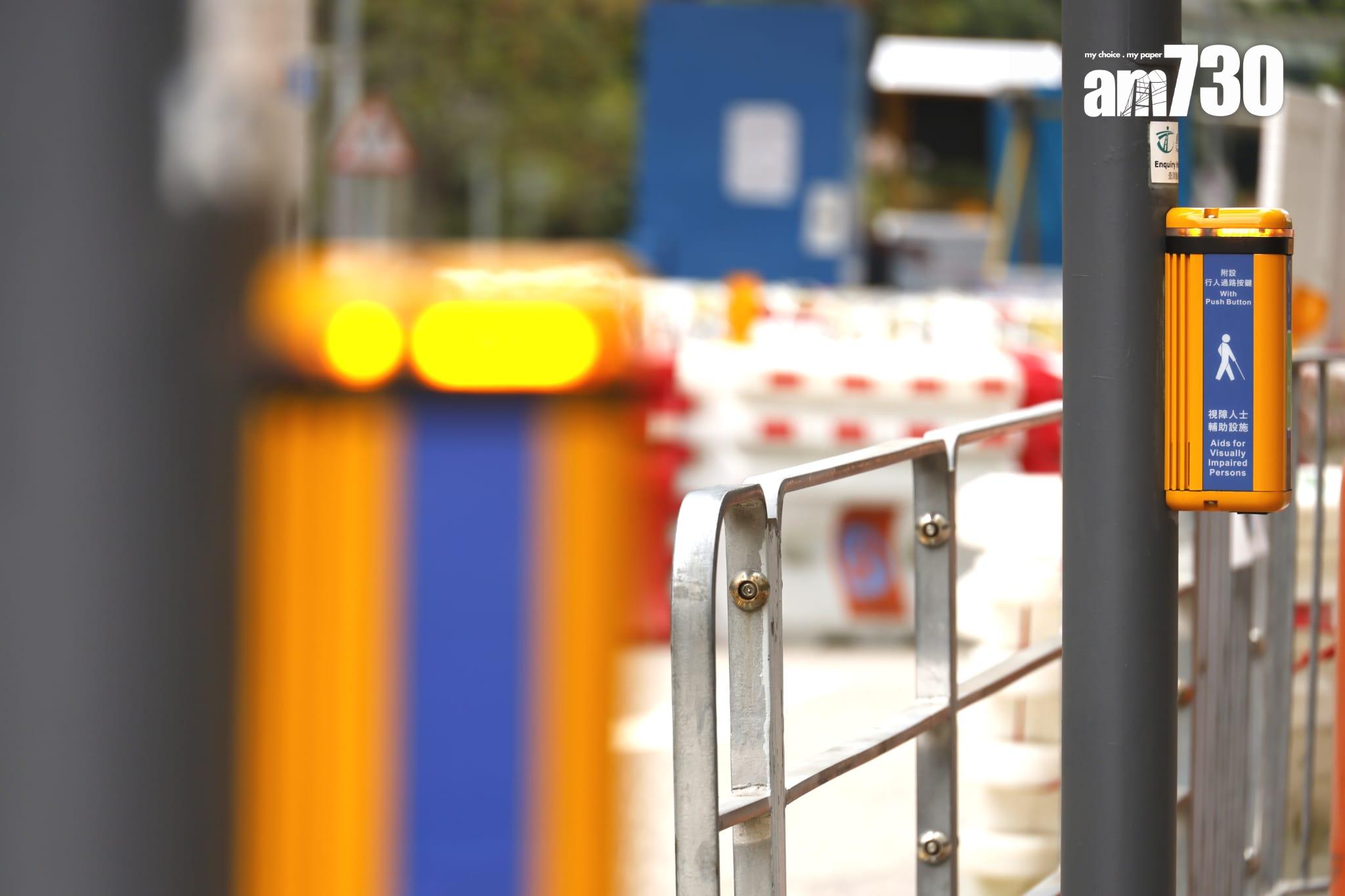 新裝置分別由黃色和藍色,以及黃色和灰色組成。(林俊源攝)