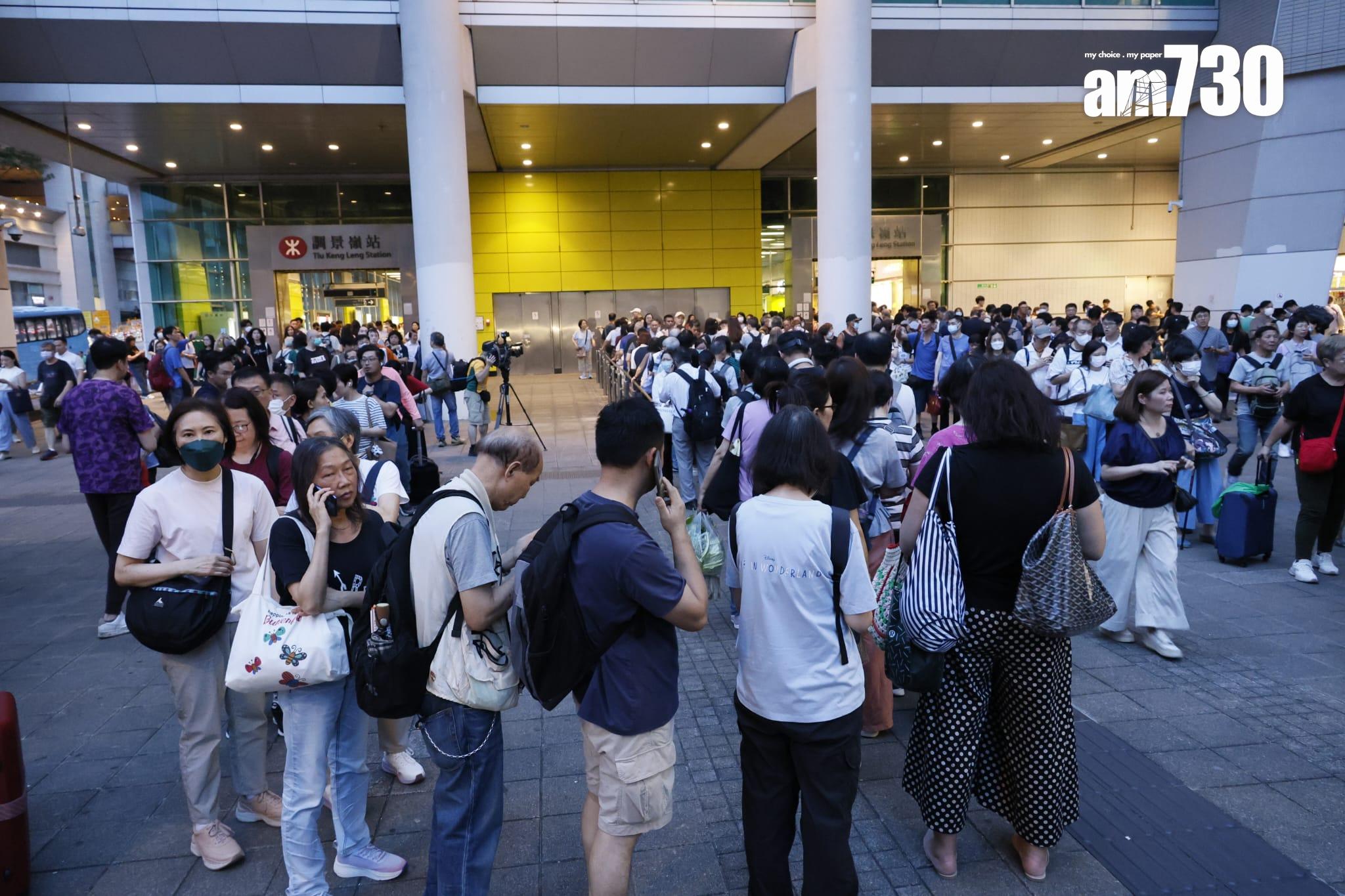 調景嶺站人流眾多。(林俊源攝)