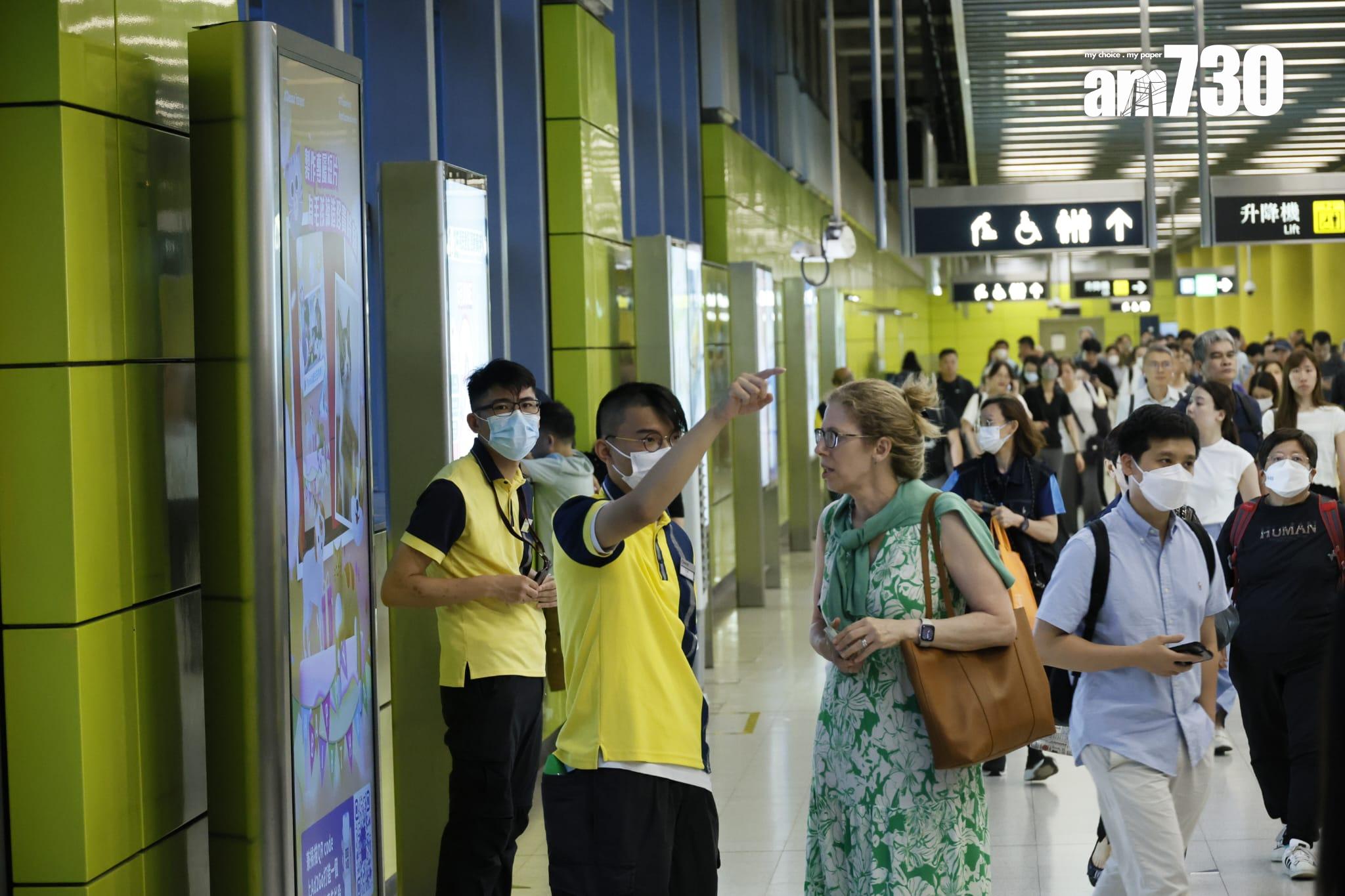 調景嶺站人流眾多。(林俊源攝)