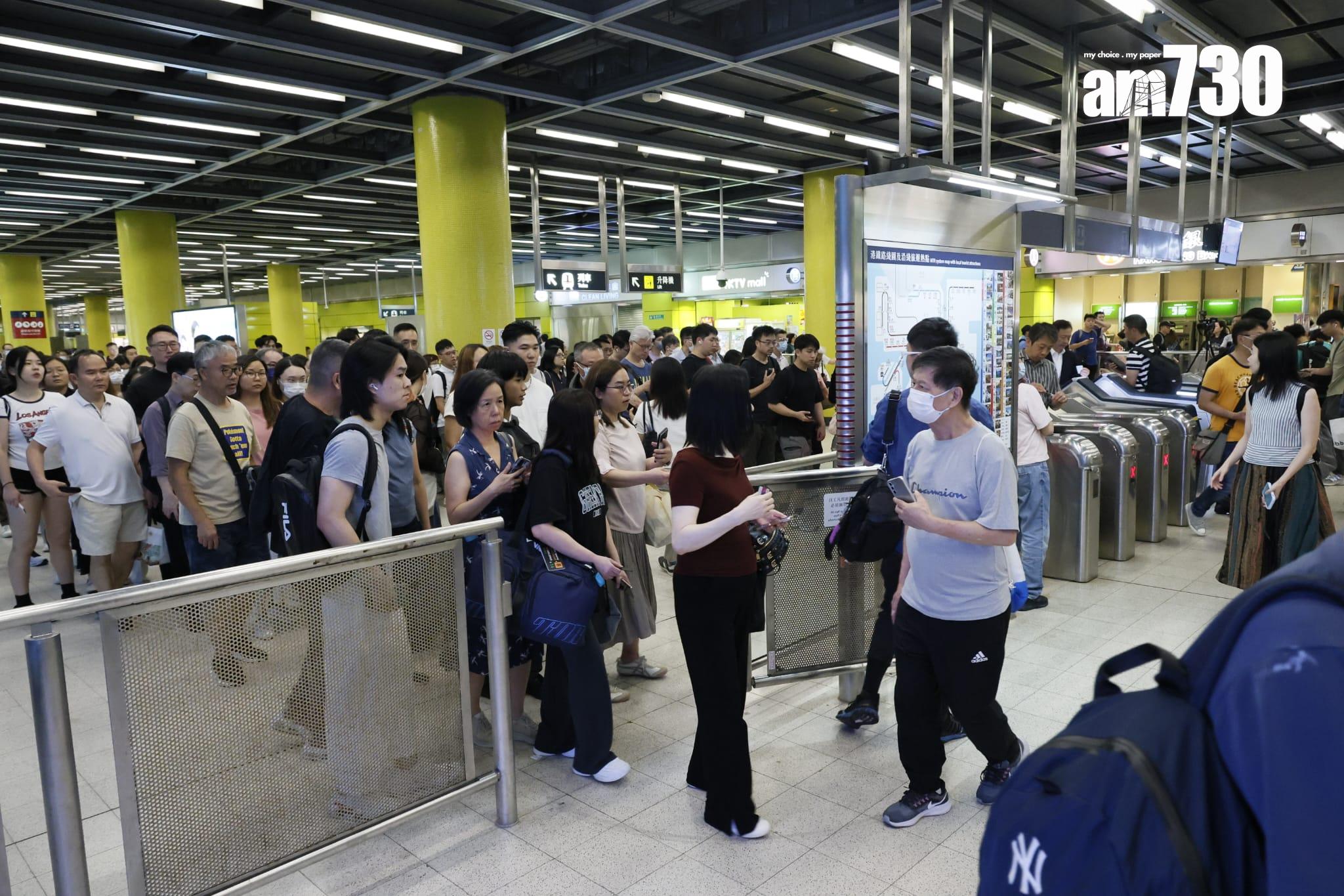 調景嶺站人流眾多。(林俊源攝)