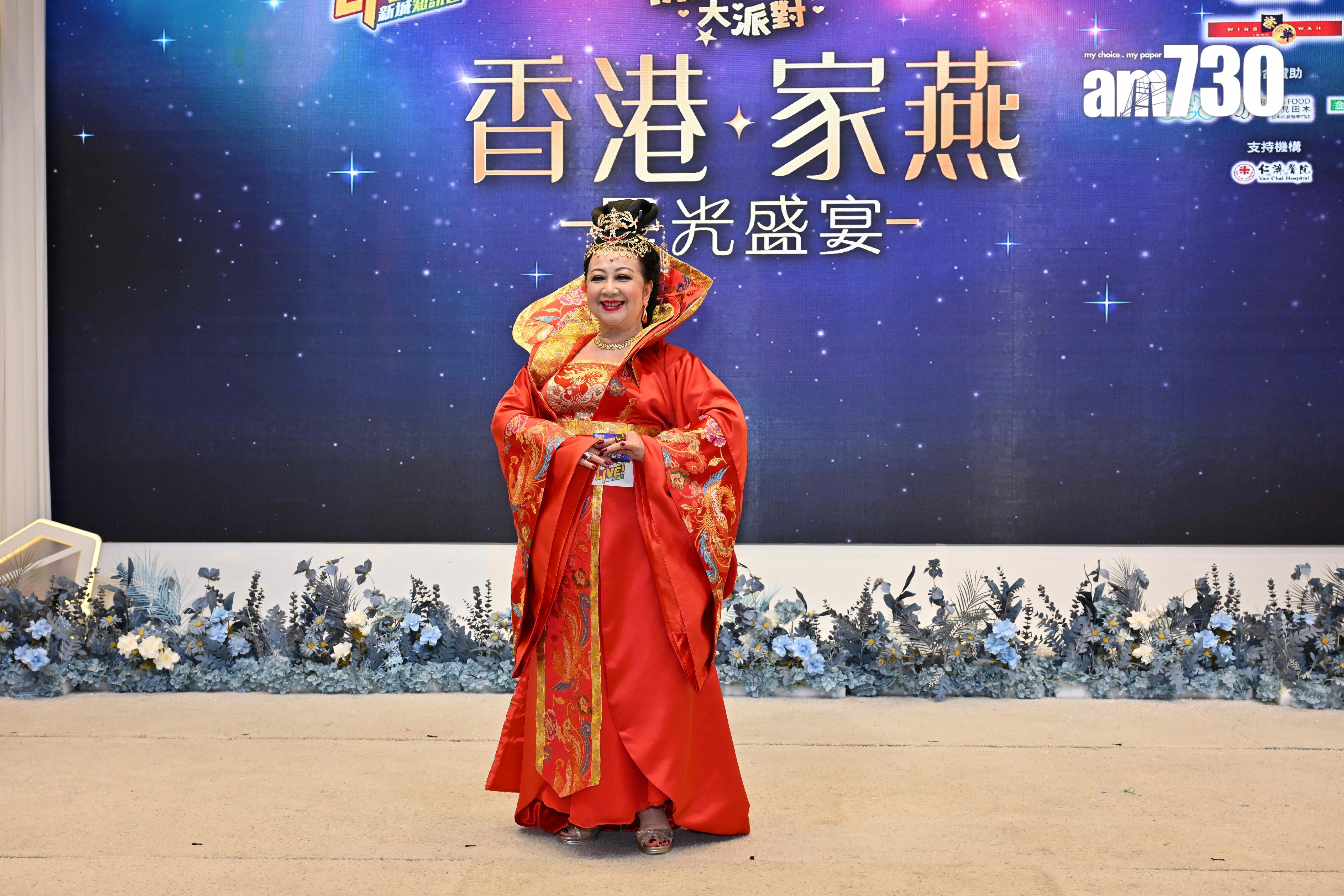 薛家燕以登基look出席晚宴。(娛樂組攝)