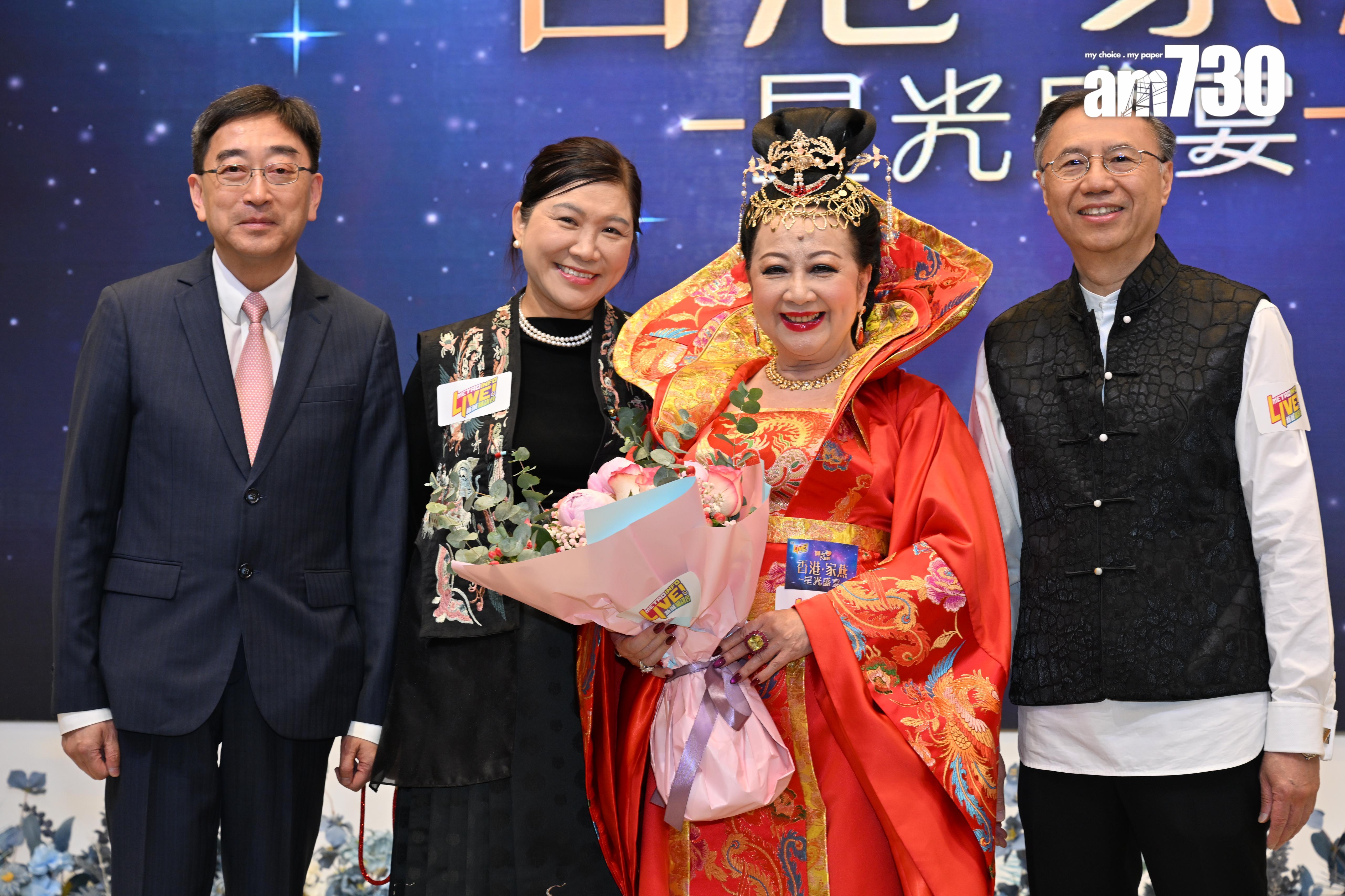 薛家燕以登基look出席晚宴。(娛樂組攝)