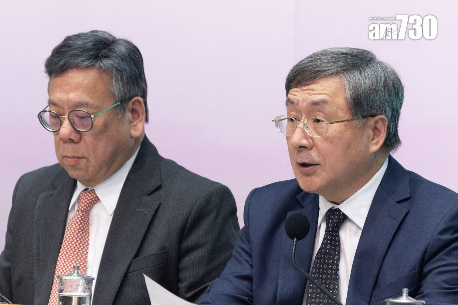 商務及經濟發展局局長丘應樺及政務司副司長卓永興。(蘇文傑攝)