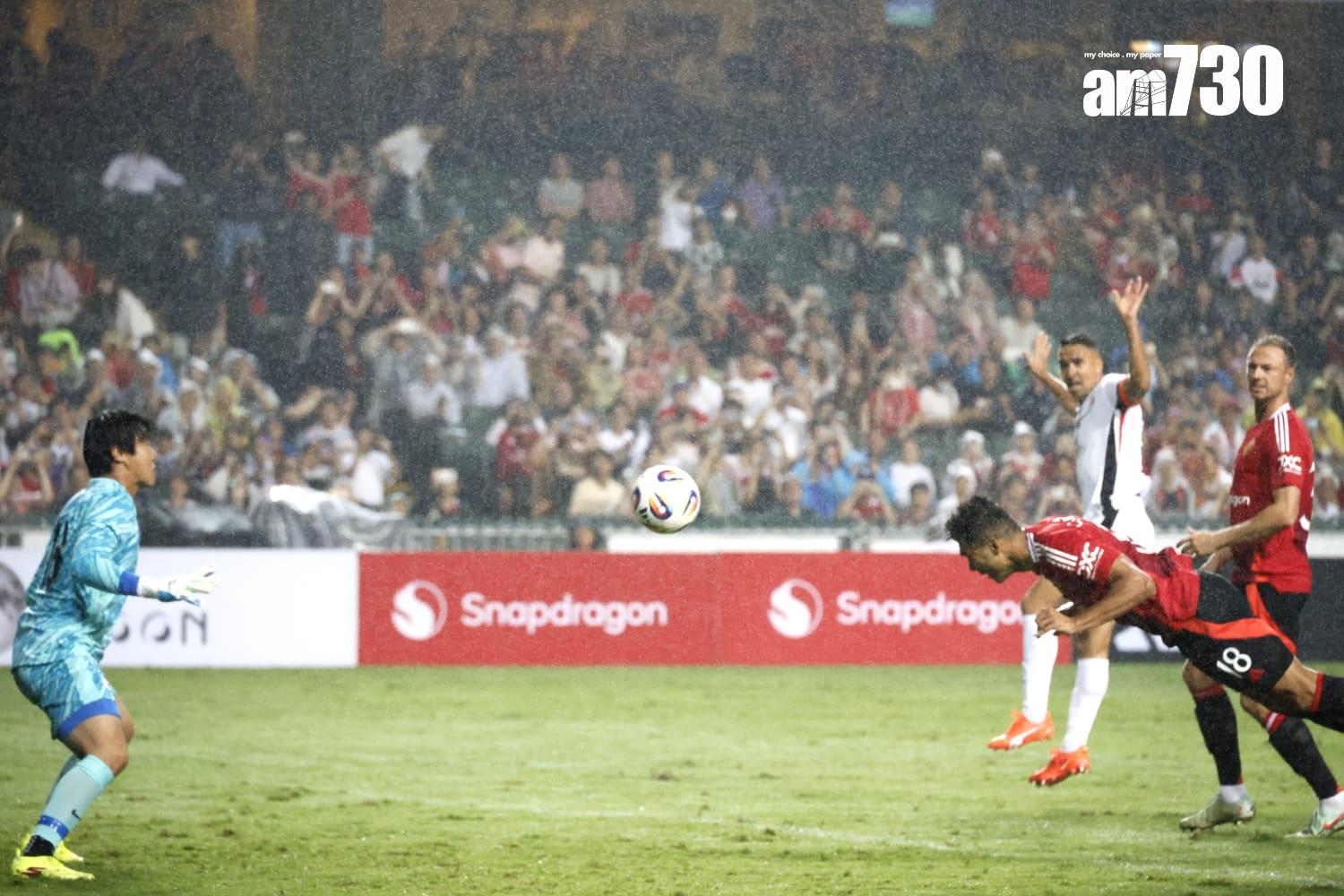 卡斯米路的頭槌上半場頂入,被判越位。(林俊源攝)