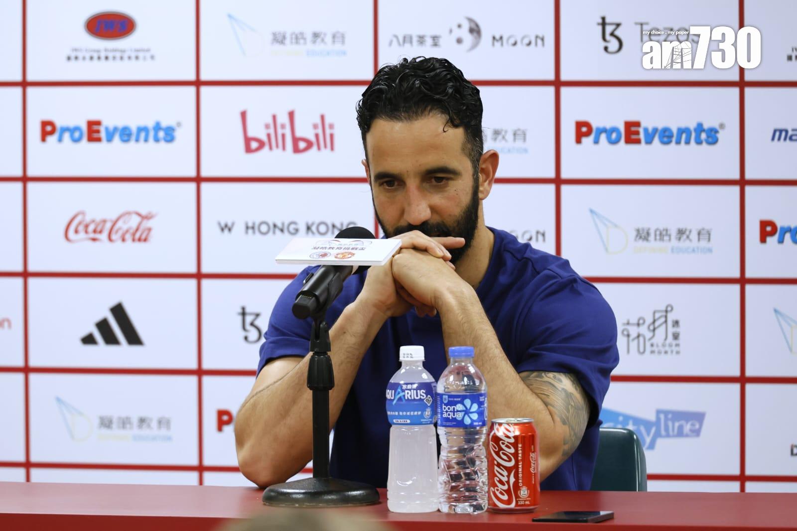 曼聯主帥艾摩廉出席記者會。(林俊源攝)