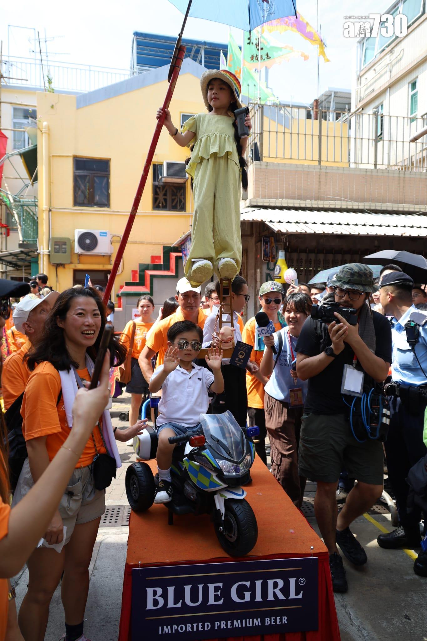 飄色巡遊。(鍾式明攝)