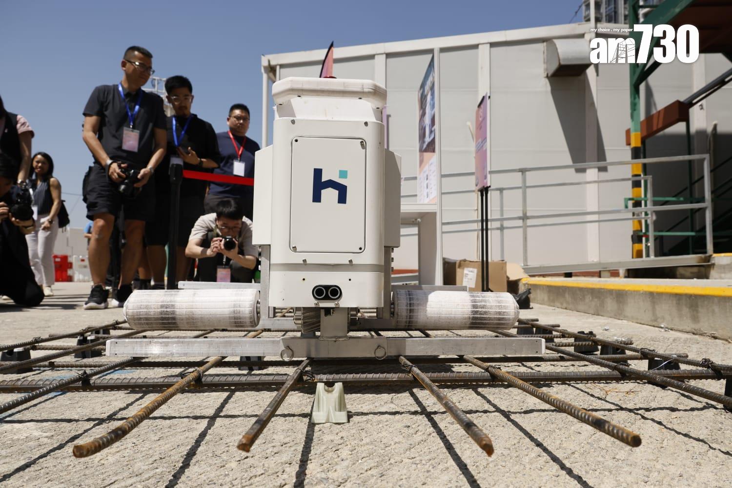 紮鐵機械人。(林俊源攝)