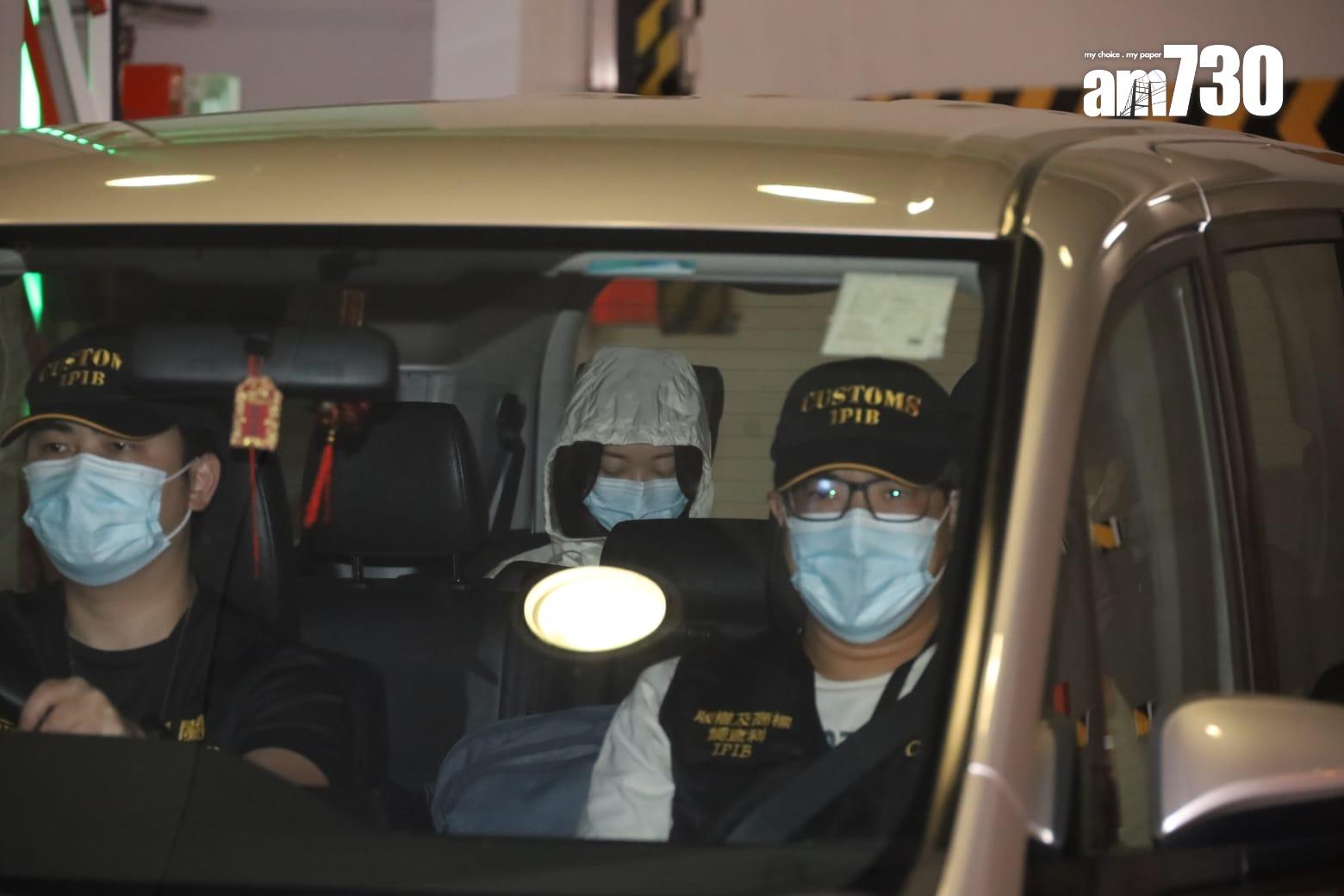 海關拘捕兩人。(鍾式明攝)