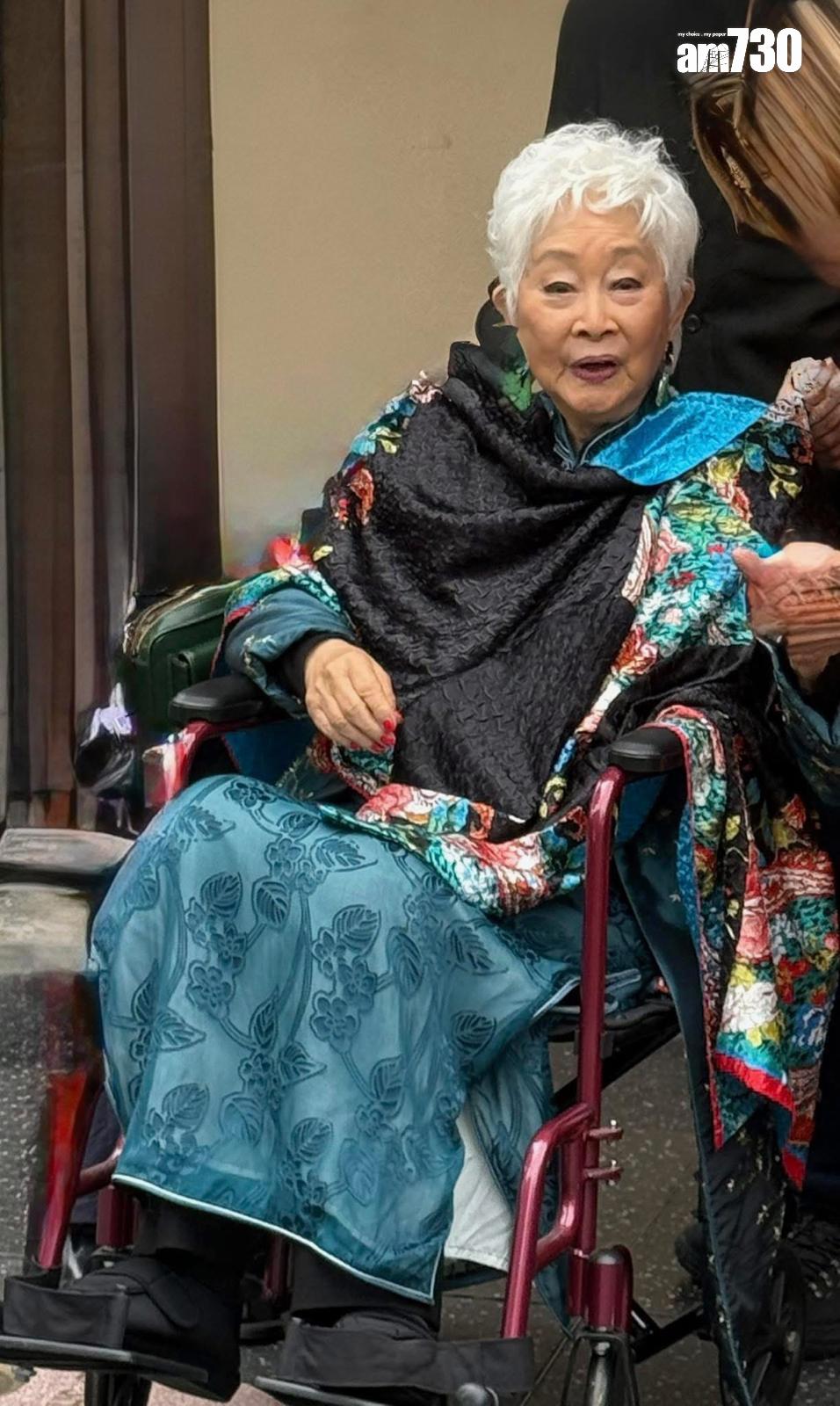 國際著名影星盧燕在荷李活星光大道獲表揚。 (Lilly Lui攝)