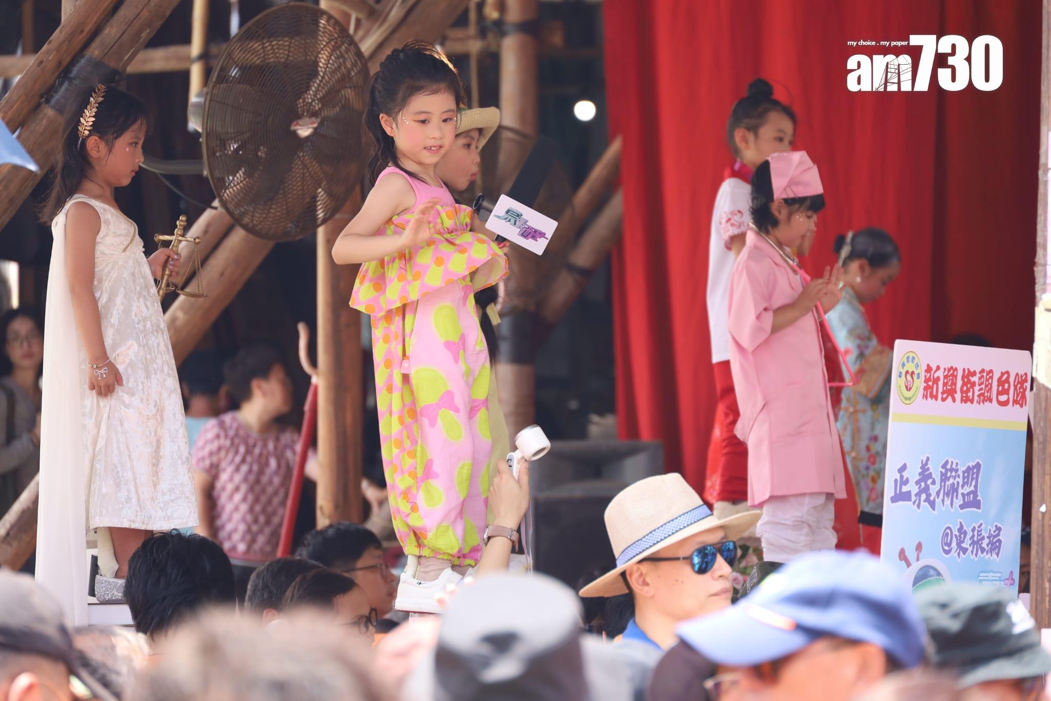 飄色巡遊開始。(鍾式明攝)