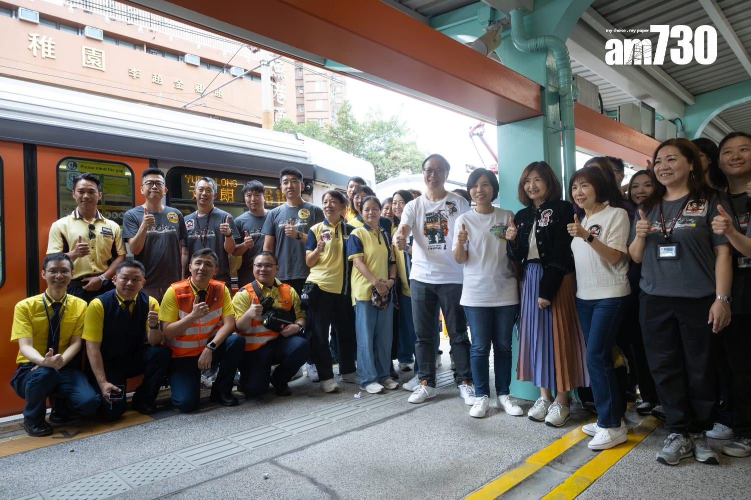 輕鐵今日起試行為期兩個月的「貓狗同行」計劃。(蘇文傑攝)