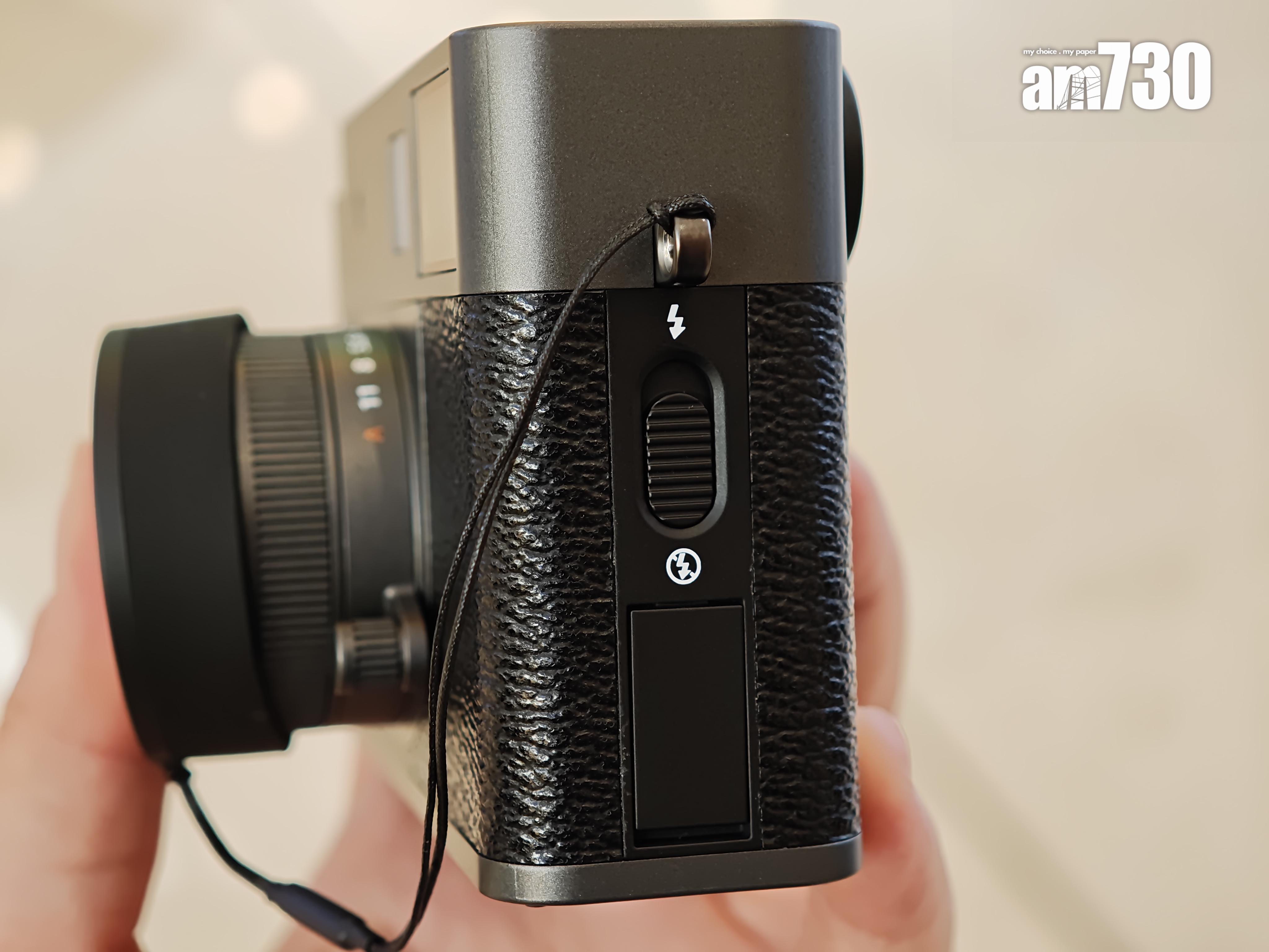 FUJIFILM X half機側為閃光燈開關。