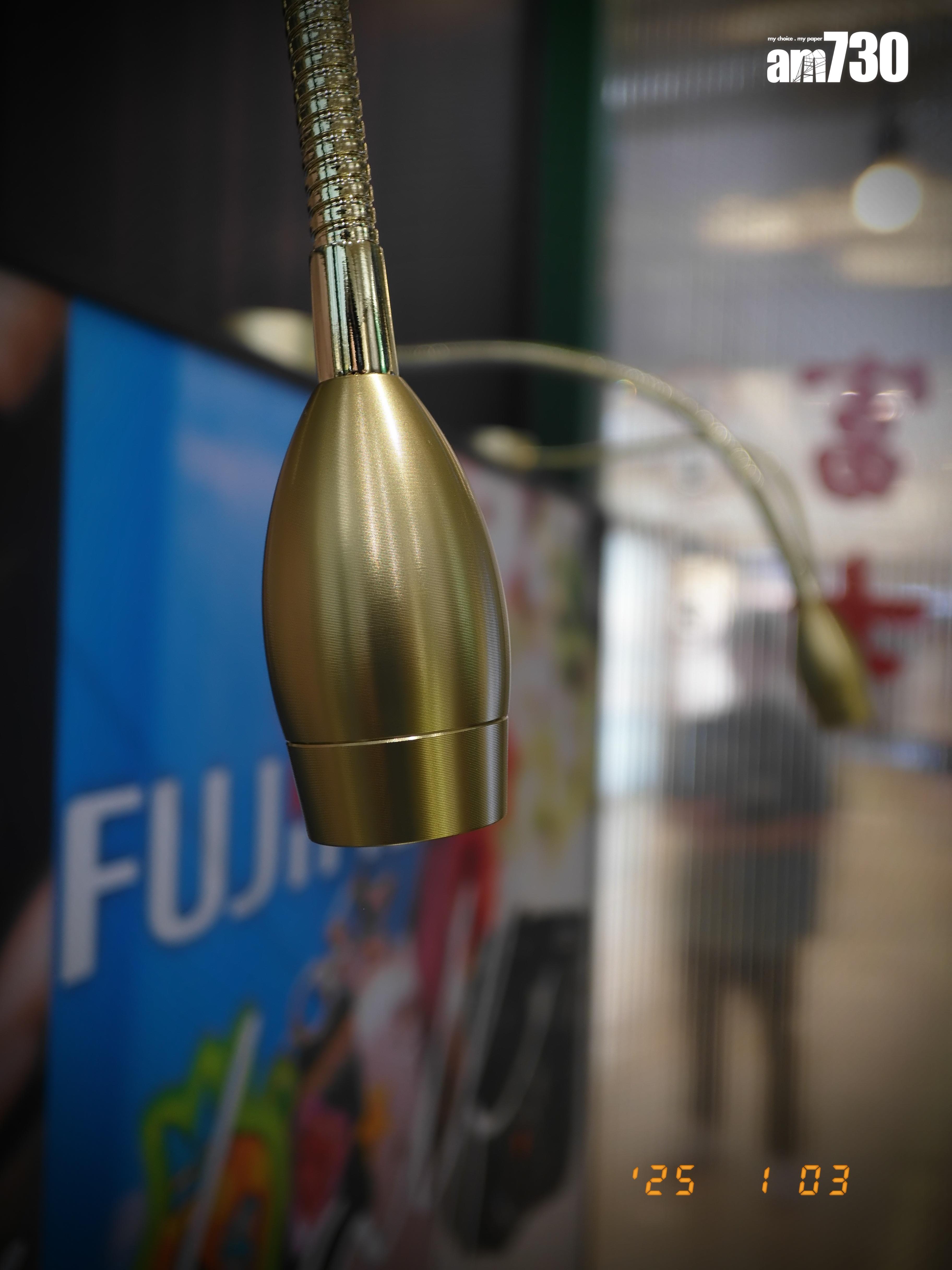 FUJIFILM X half 2.8光圈有少量淺景深效果。