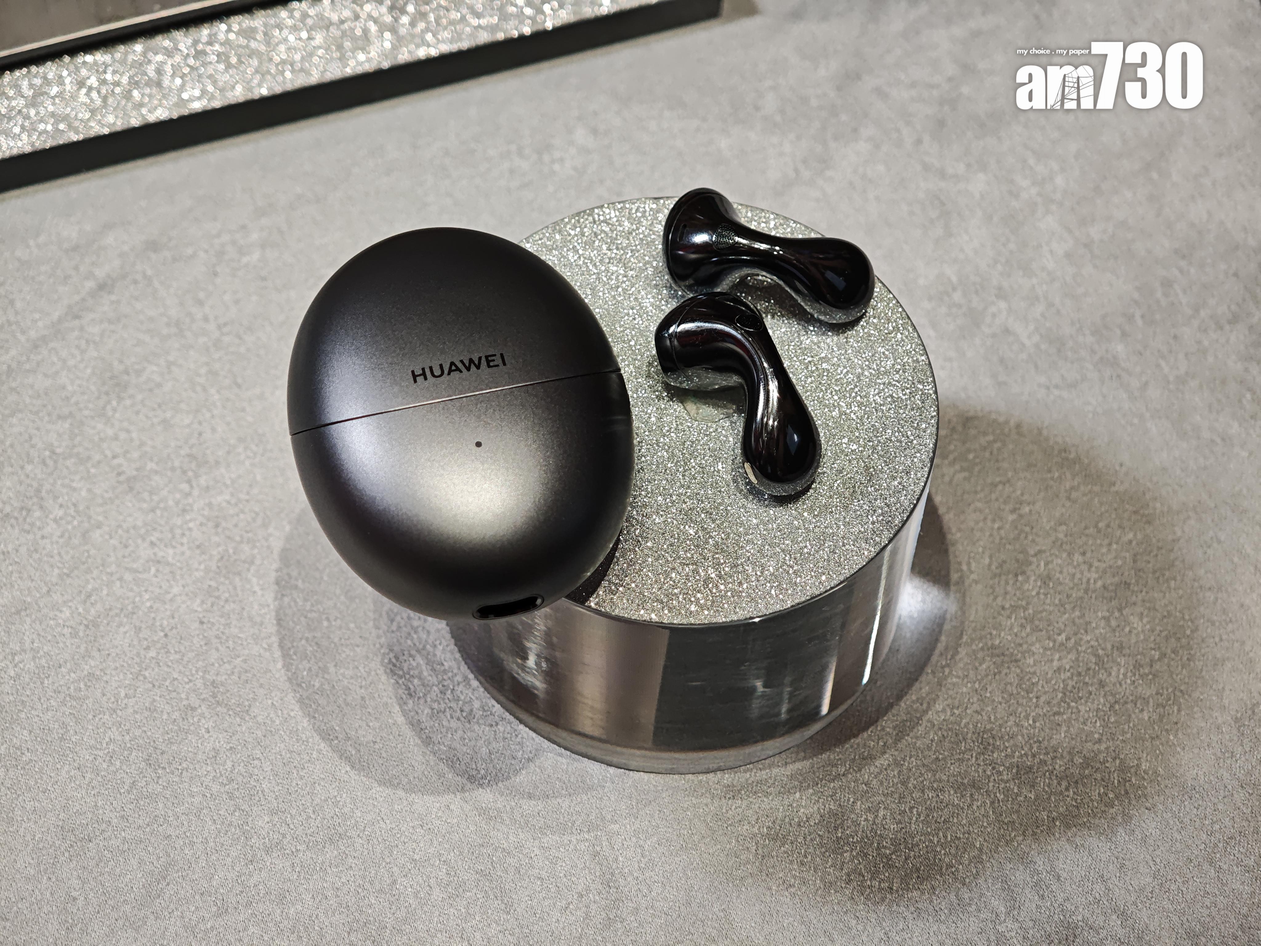 HUAWEI Freebuds 6耳機以一體化全曲面水滴形及鵝蛋形充電盒設計。