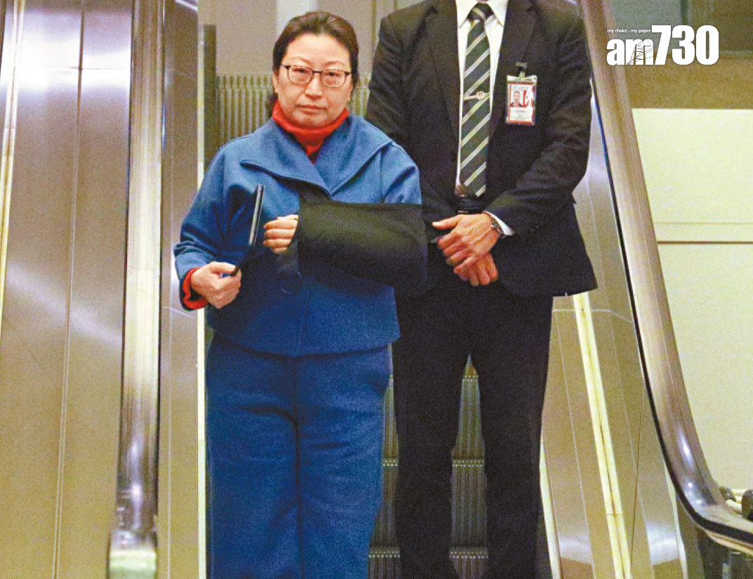 鄭若驊致辭時提到,在2019年11月出訪英國簡介香港情況時,她被一些有計劃的人安排在後巷下車,其後被一些在現場等待的暴徒襲擊並推倒在地,差點被「私了」,自己手腕斷了,但有國家作為強大的後盾,安全回國。(資料圖片)