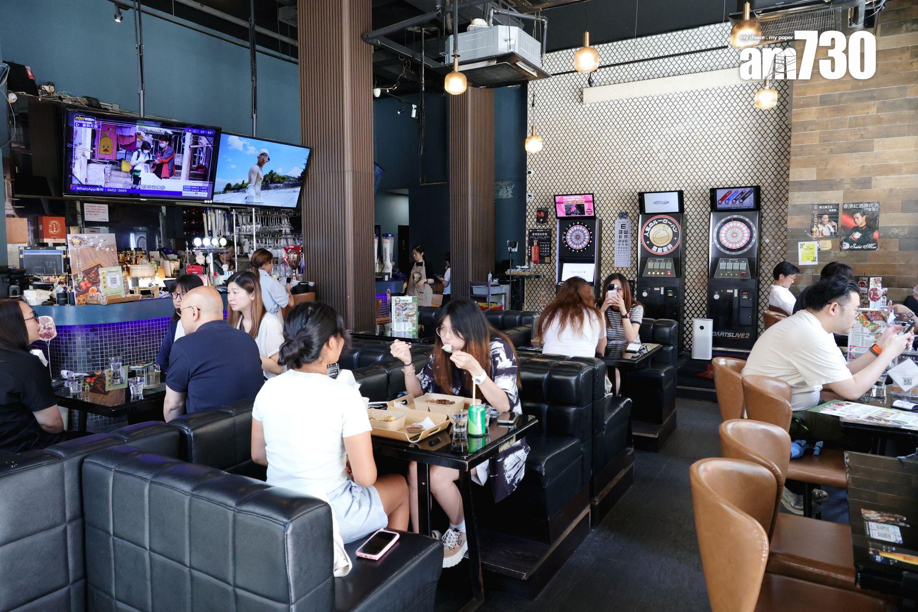 酒吧日間變身便當店,回舖第一時間開啟空氣清新機,將酒吧雜氣清除。(吳康琦攝)