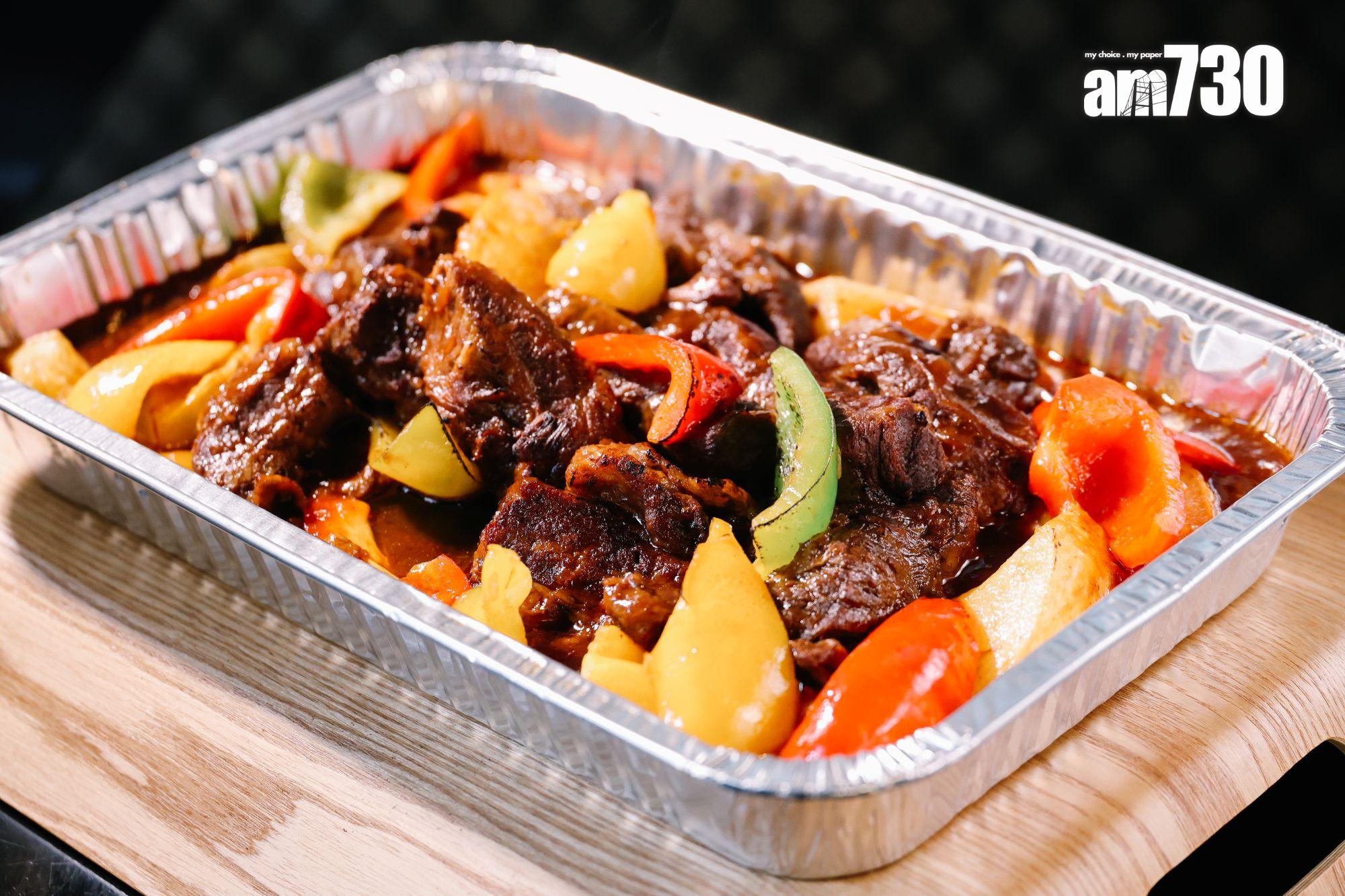 俄羅斯燴牛肋條$199(10人份到會)加入蔬菜元素三色椒,牛肋無骨方便客人吃。(吳康琦攝)