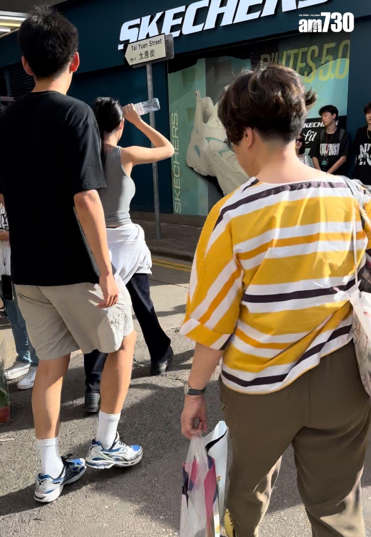 郭珮文今日身穿緊身的上衣配搭黑色運動長褲示人,她刻意與同行的神秘男子保持距離。(娛樂組攝)