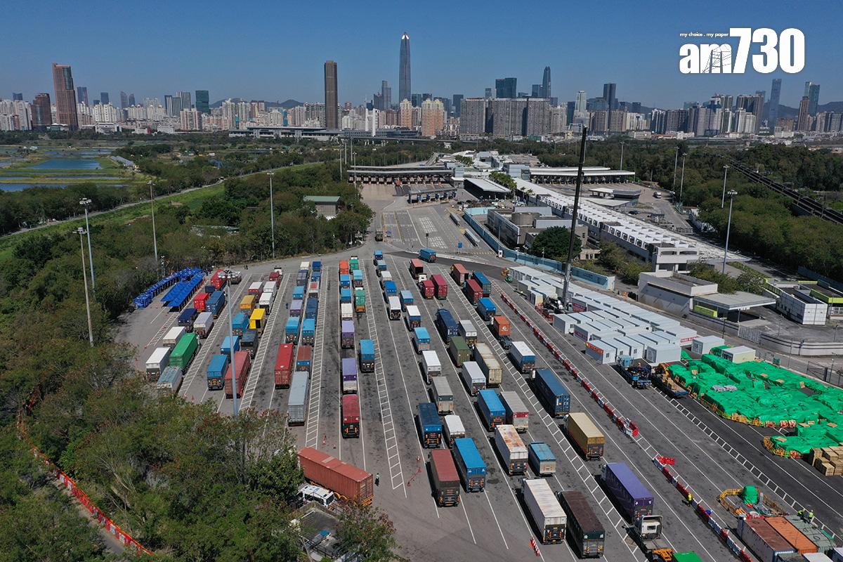 皇崗口岸是本港與內地唯一24小時旅檢通關的陸路管制站。(資料圖片)
